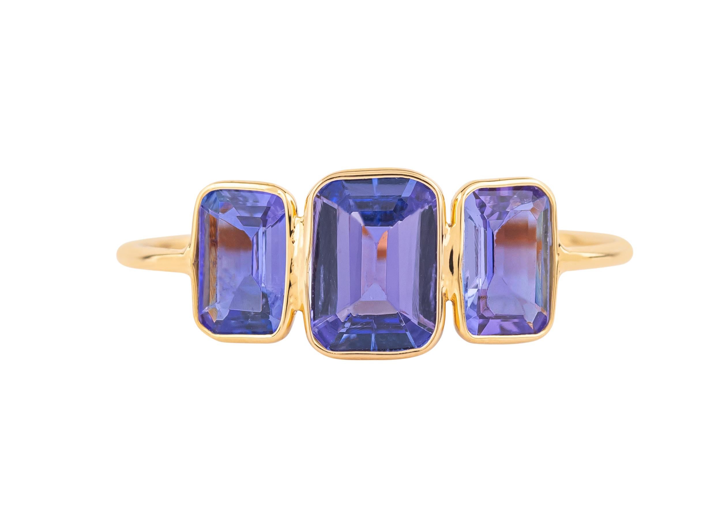 Women's 18 Karat Gold 1.7 Carat Tanzanite Three Stone Ring For Sale