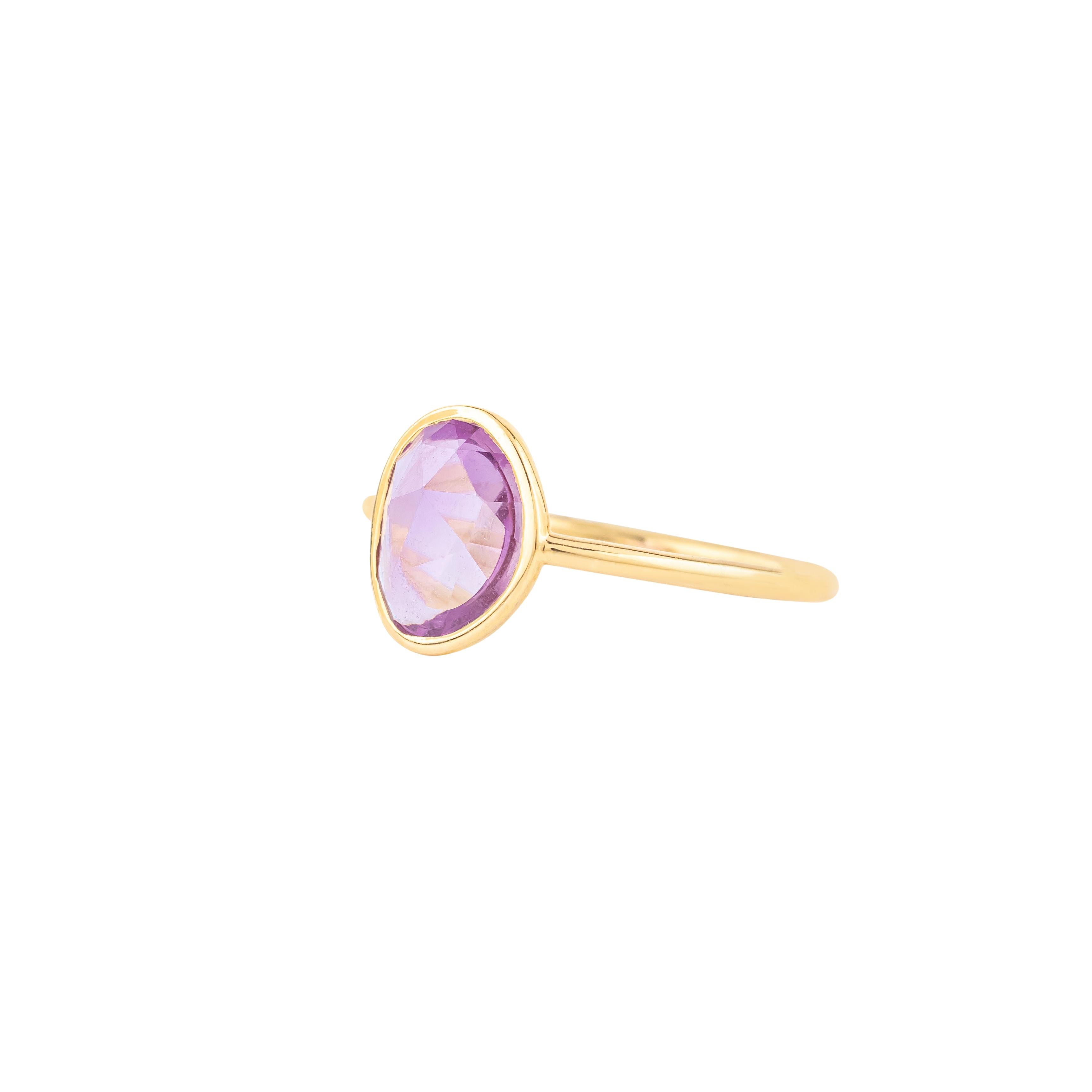 Contemporary 18 Karat Gold 1.71 Carat Pink Sapphire Solitaire Ring For Sale