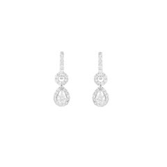 18 Karat Gold 1.73 Carat Diamond Dangle Earrings