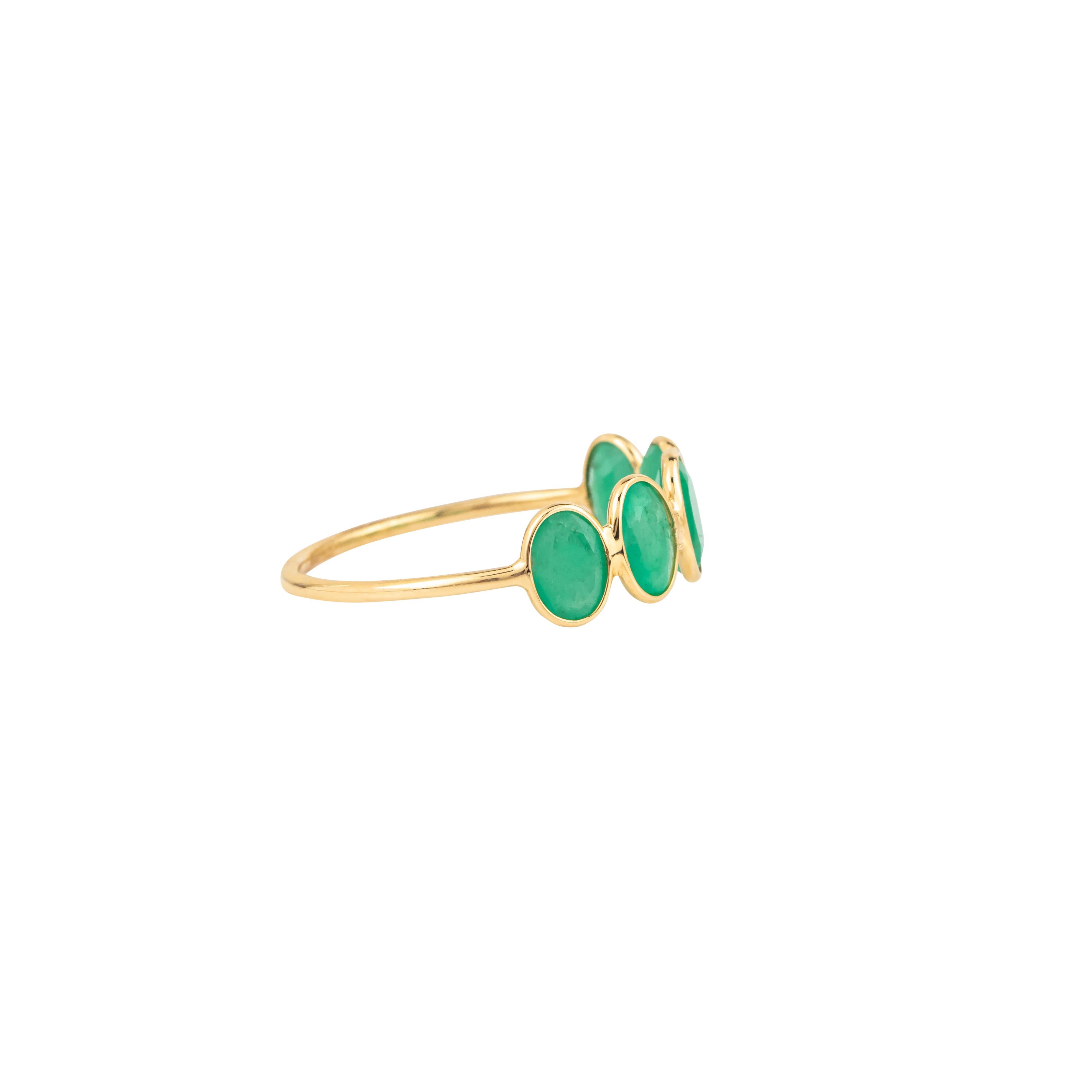 Brilliant Cut 18 Karat Gold 1.75 Carat Emerald Cocktail Ring For Sale