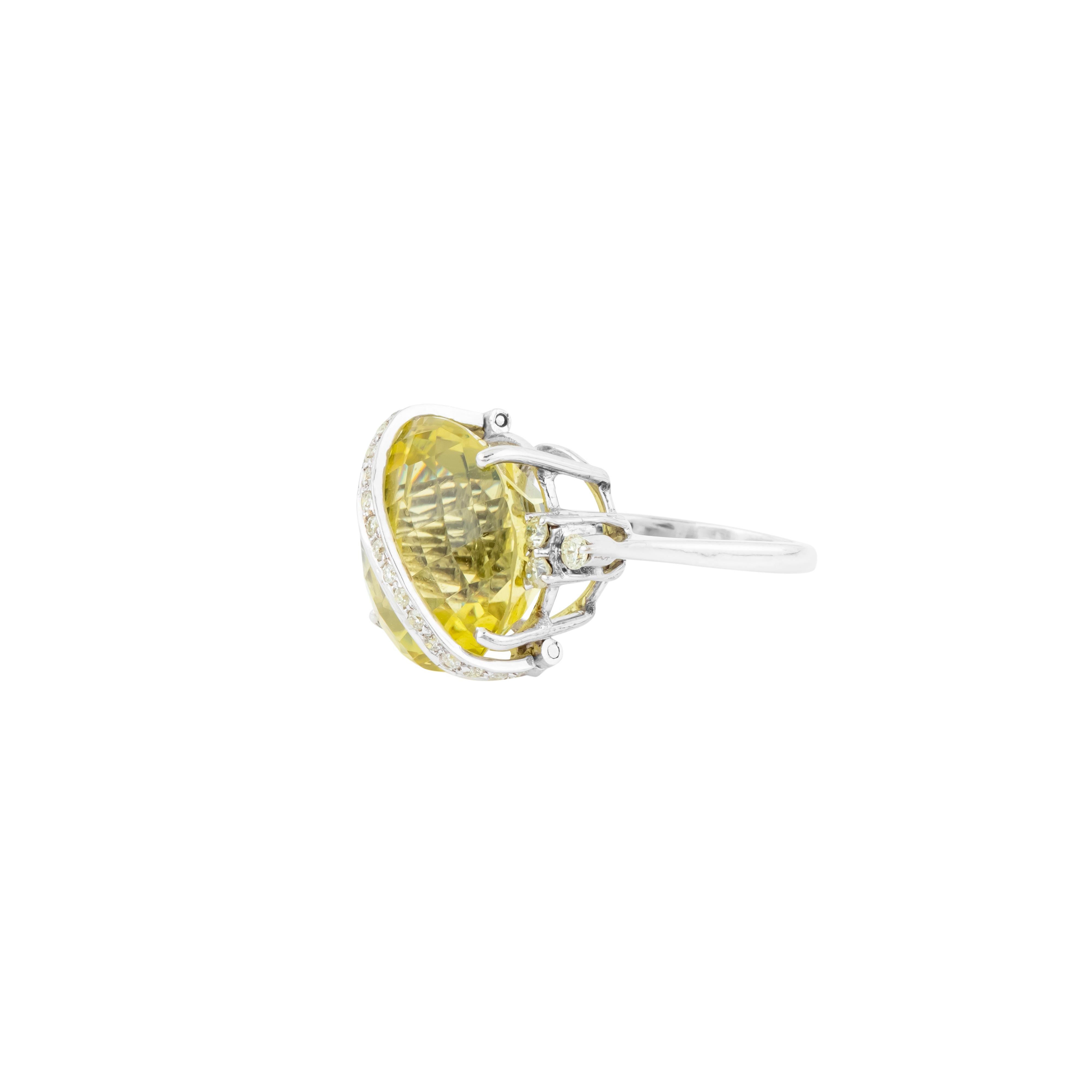 Brilliant Cut 18 Karat Gold 17.77 Carat Lemon Topaz and Diamond Fashion Ring For Sale