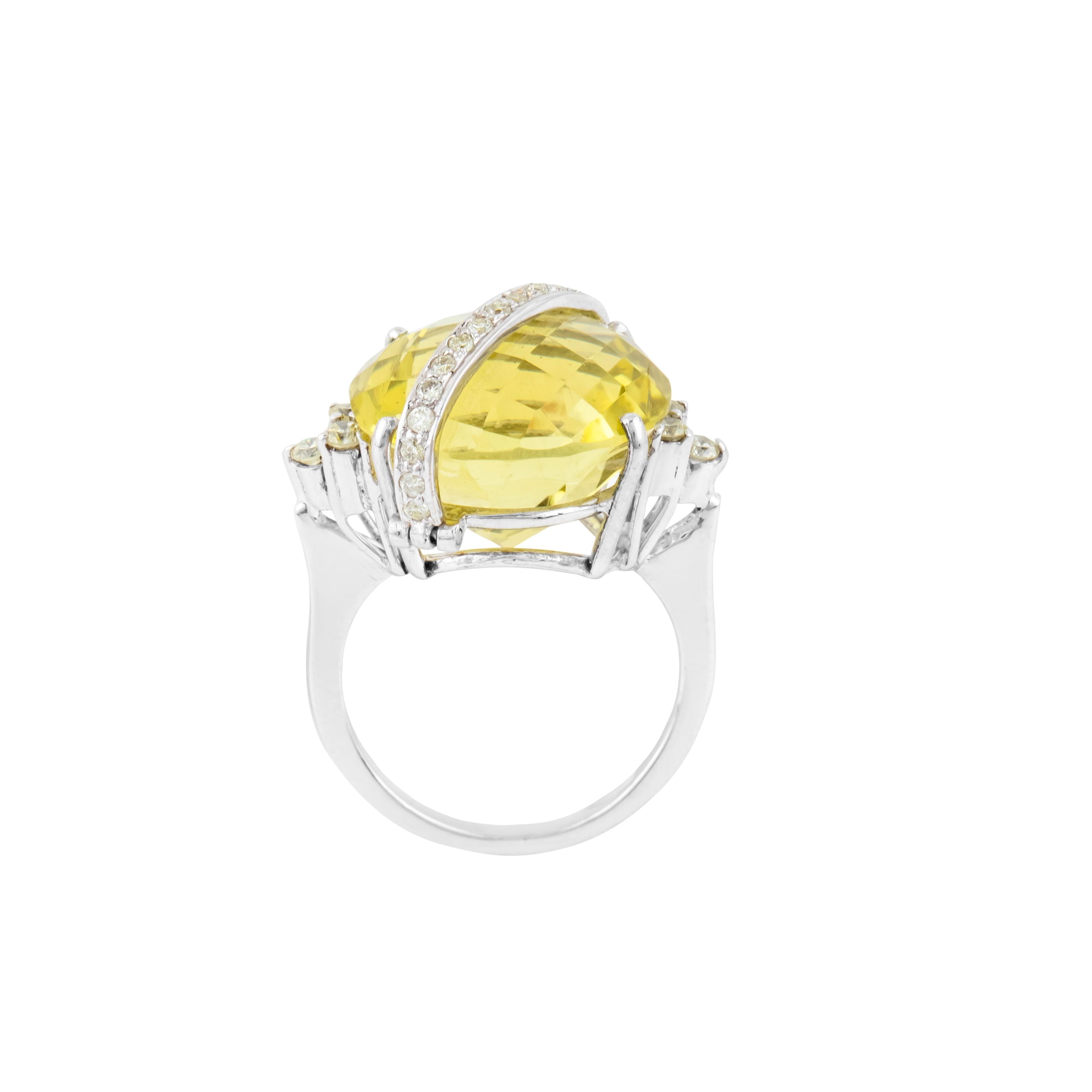 18 Karat Gold 17.77 Carat Lemon Topaz and Diamond Fashion Ring In New Condition For Sale In Jaipur, IN