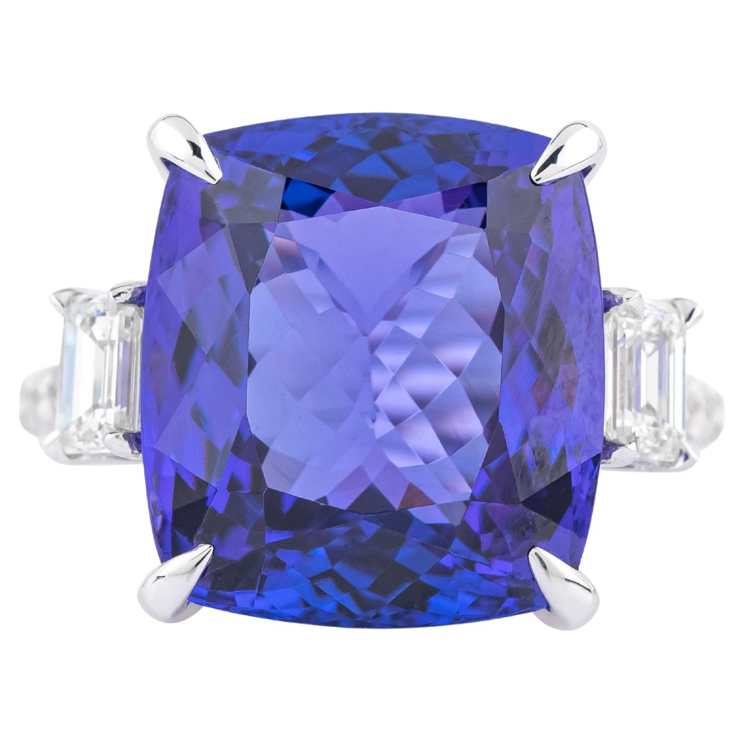 18 Karat Gold 18.85 Carat Diamond and Tanzanite Solitaire Ring For Sale