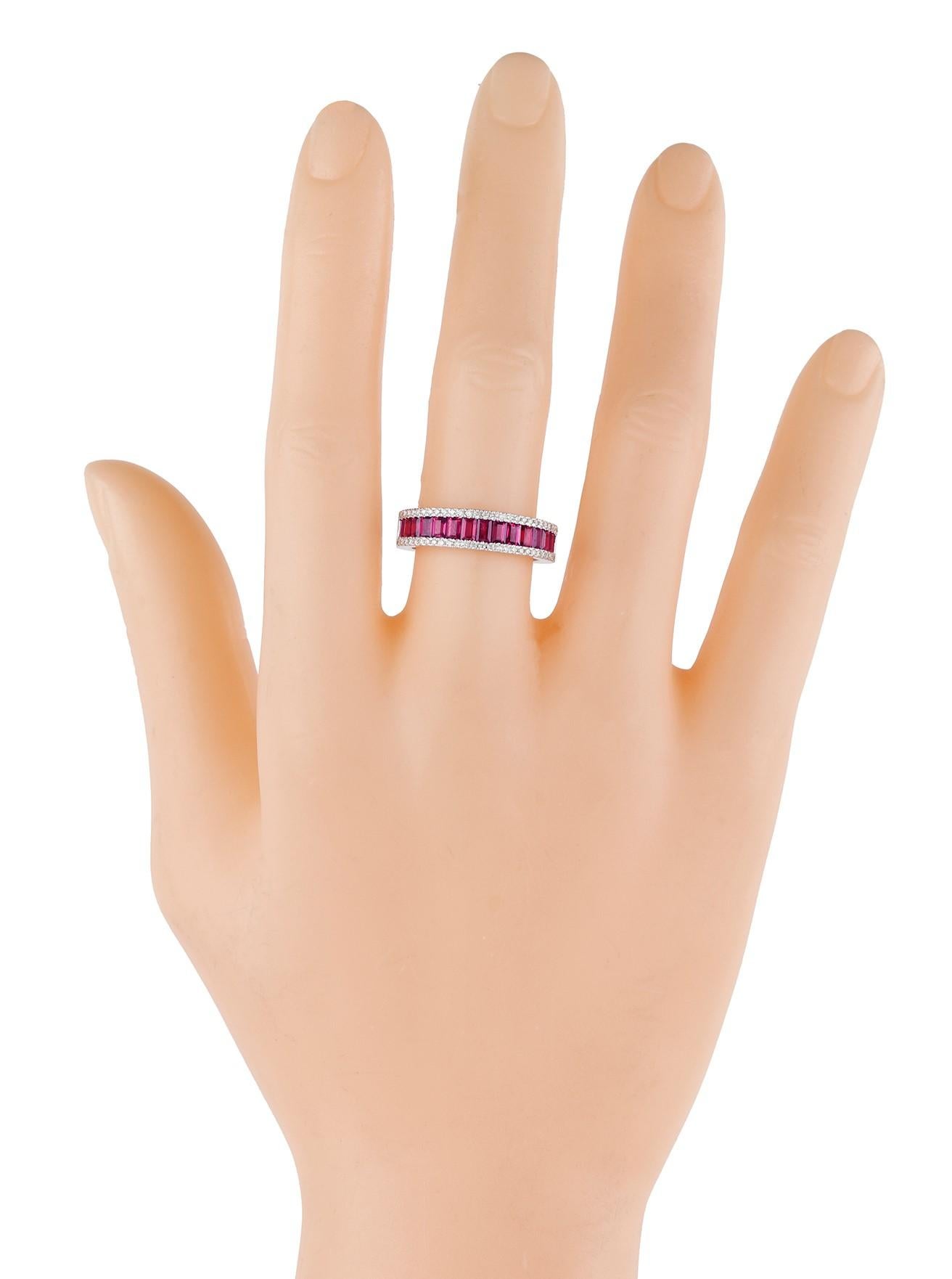 18 Karat Gold 1,89 Karat Diamant und Rubin Unendlichkeitsring (Rundschliff) im Angebot