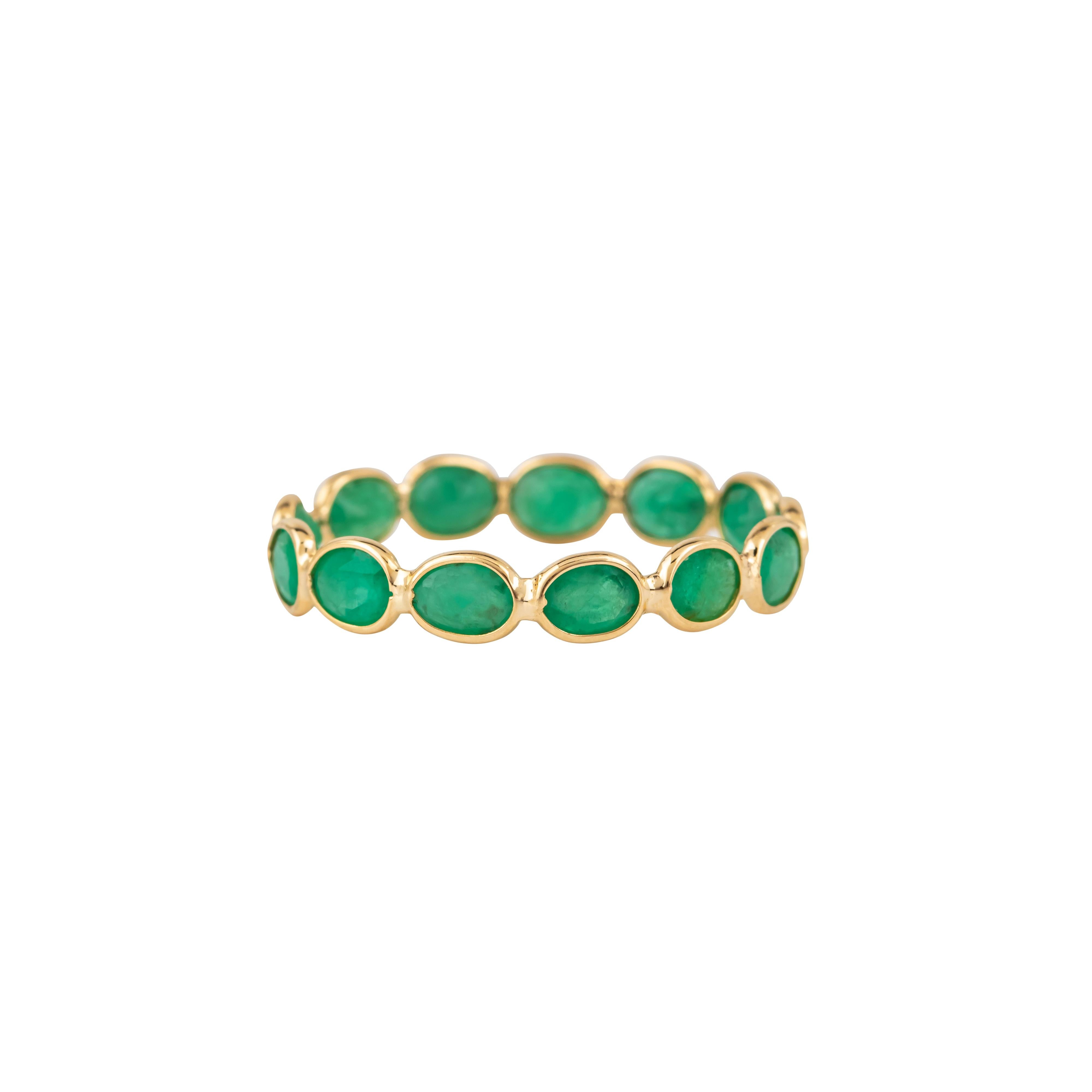 Modern 18 Karat Gold 1.9 Carat Emerald Band Ring For Sale