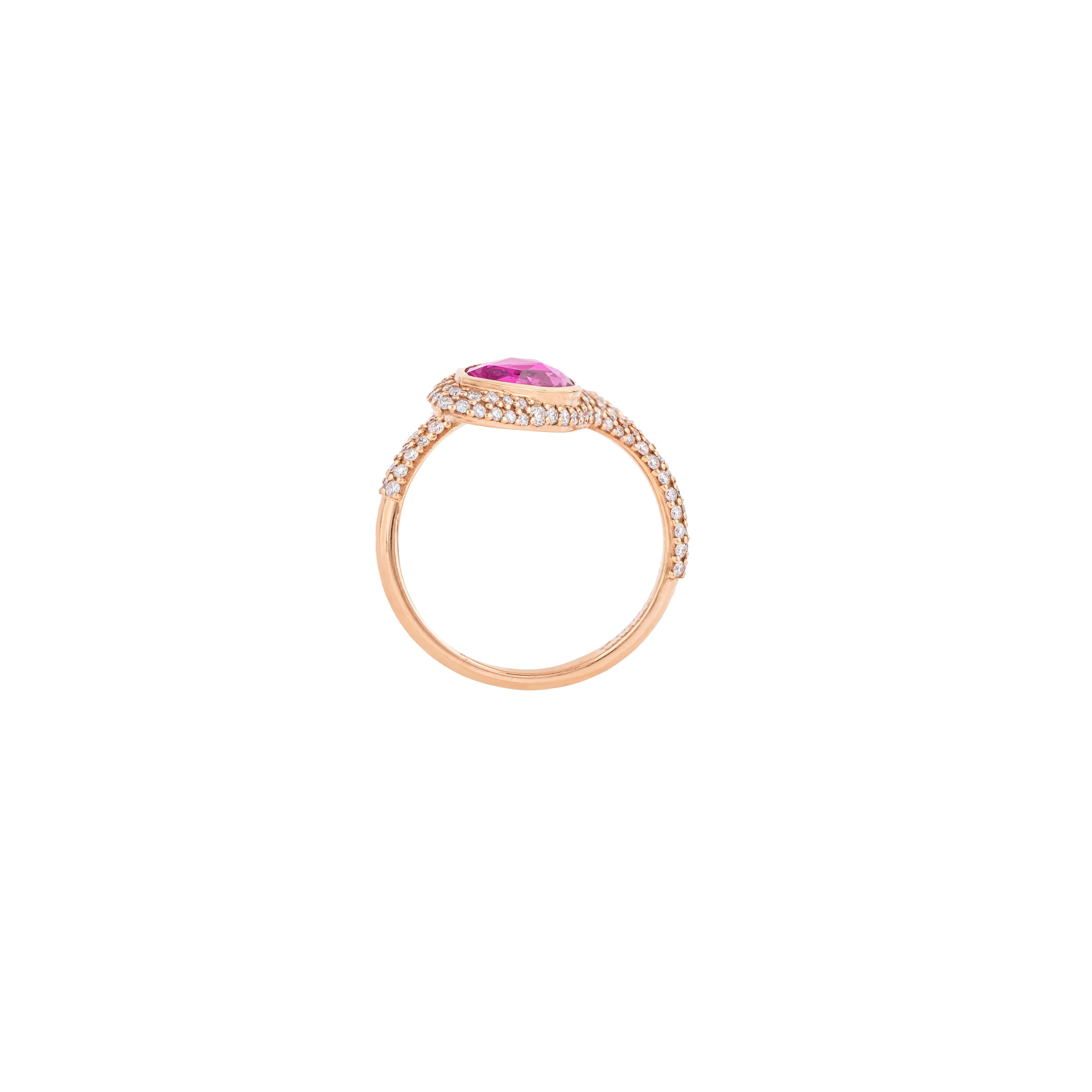 18 Karat Gold 1.94 Carat Diamond and Pink Sapphire Cocktail Ring In New Condition For Sale In Jaipur, IN
