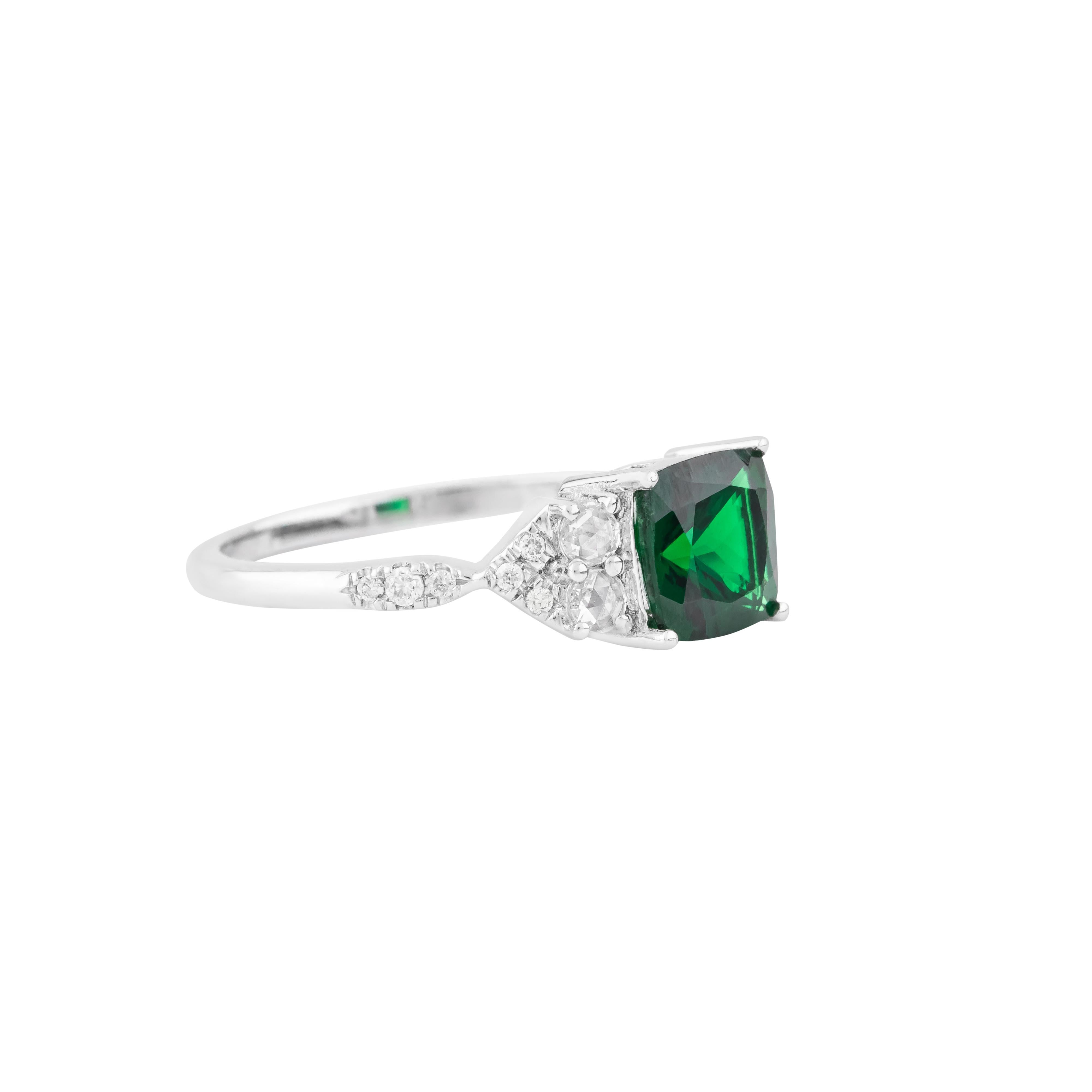 Contemporary 18 Karat Gold 1.95 Carat Diamond and Tsavorite Fashion Ring For Sale