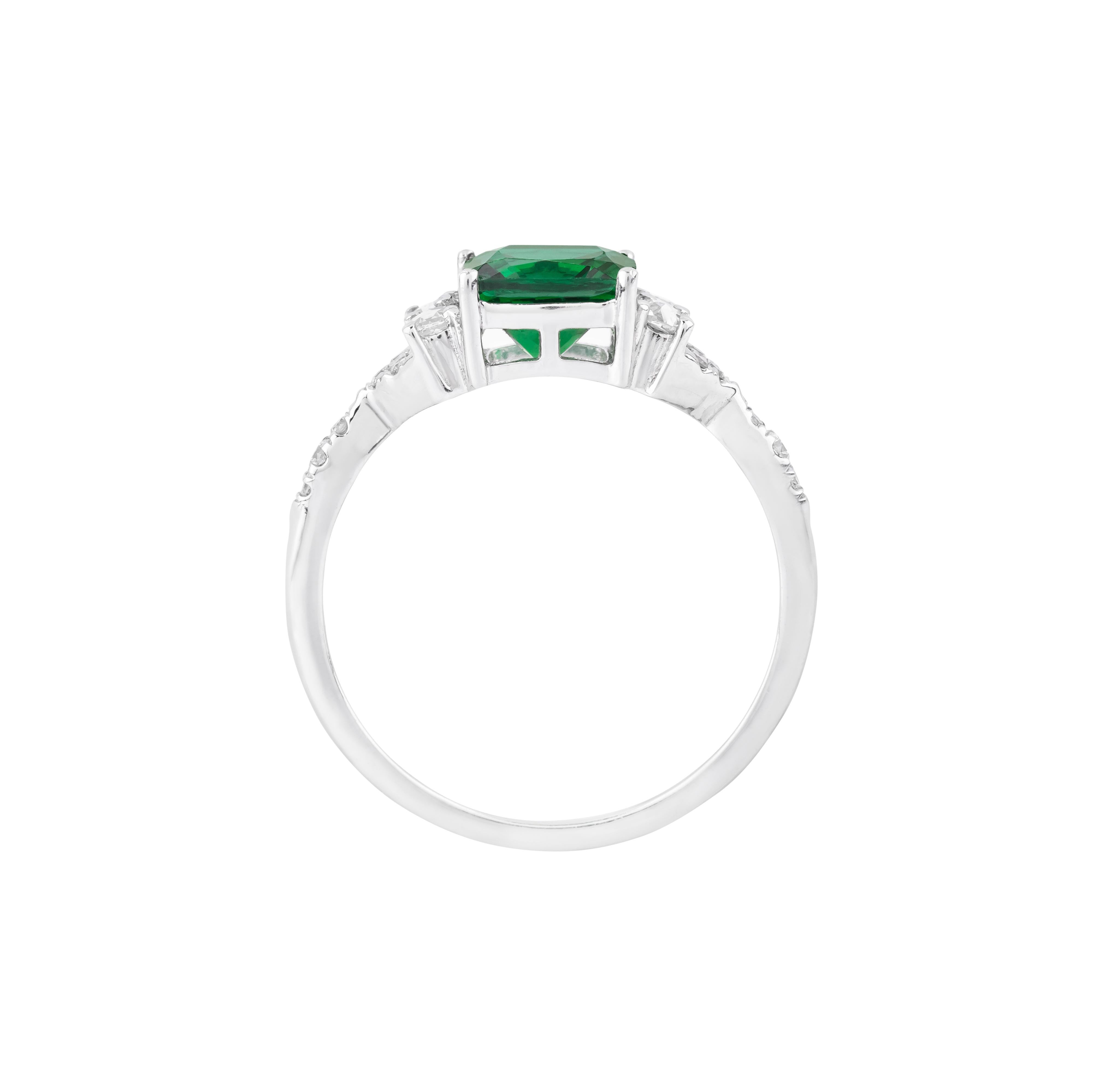 Brilliant Cut 18 Karat Gold 1.95 Carat Diamond and Tsavorite Fashion Ring For Sale