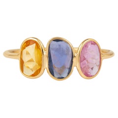 Anillo de oro de 18 quilates con tres piedras y 1,95 quilates de zafiros múltiples