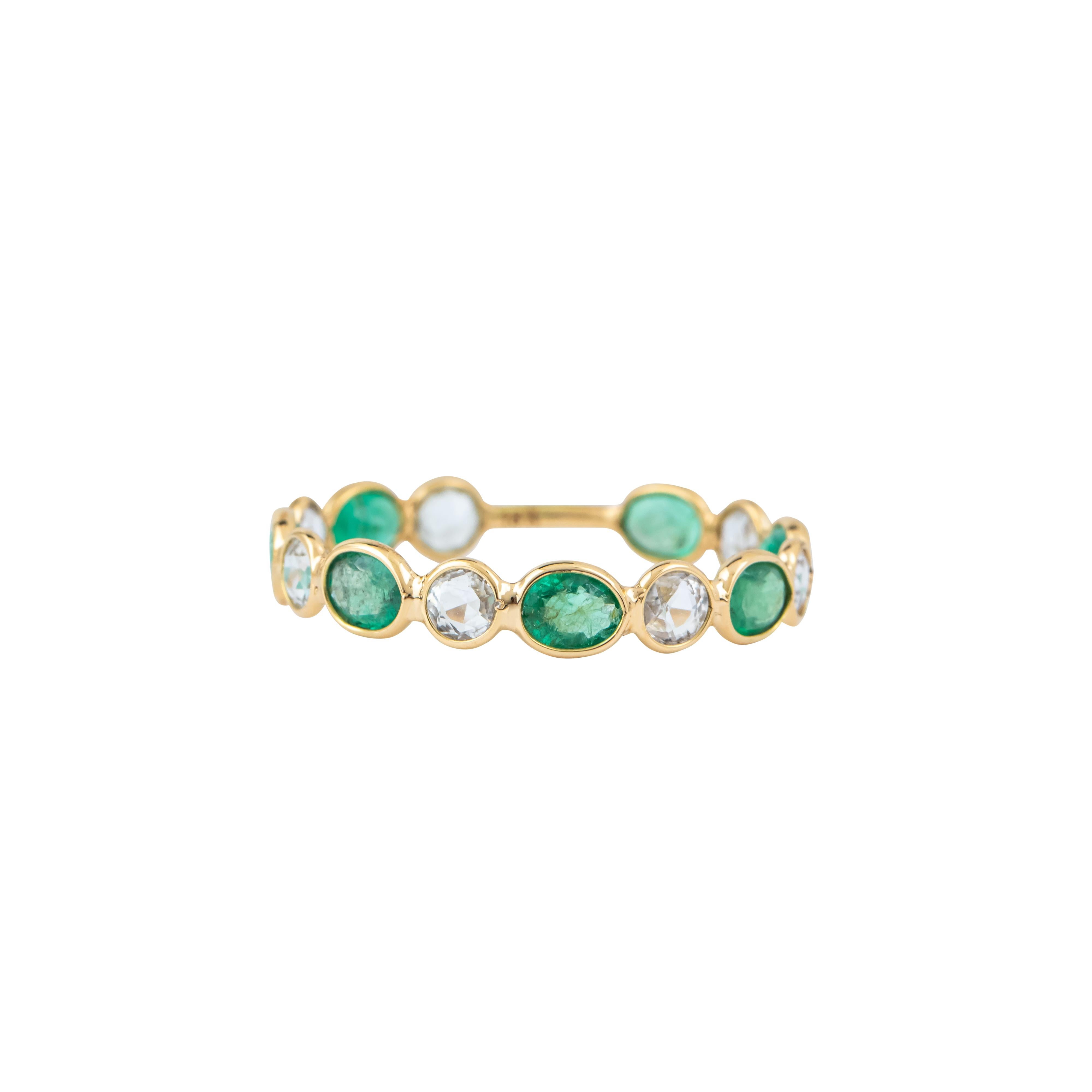 Contemporary 18 Karat Gold 1.95 Carat White Sapphires and Emerald Eternity Ring For Sale