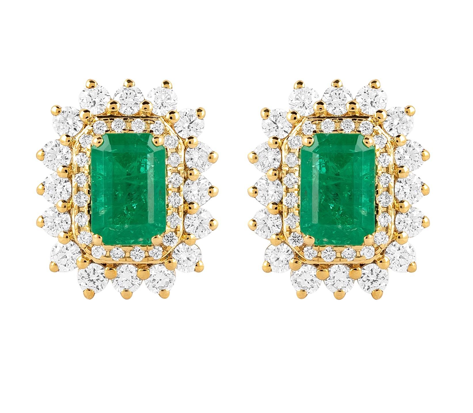 Contemporary 18 Karat Gold 1.96 Carat Diamond and Emerald Solitaire Cocktail Stud Earrings For Sale
