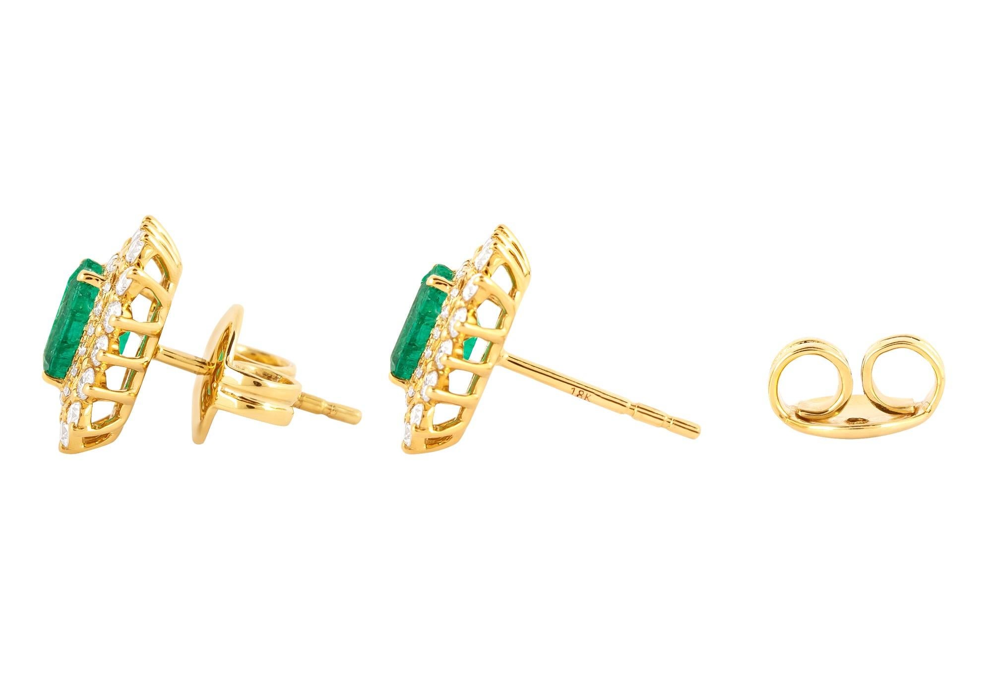 18 Karat Gold 1.96 Carat Diamond and Emerald Solitaire Cocktail Stud Earrings For Sale 1