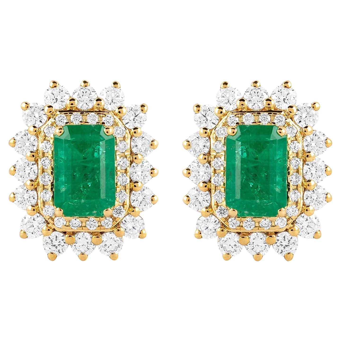 18 Karat Gold 1.96 Carat Diamond and Emerald Solitaire Cocktail Stud Earrings For Sale