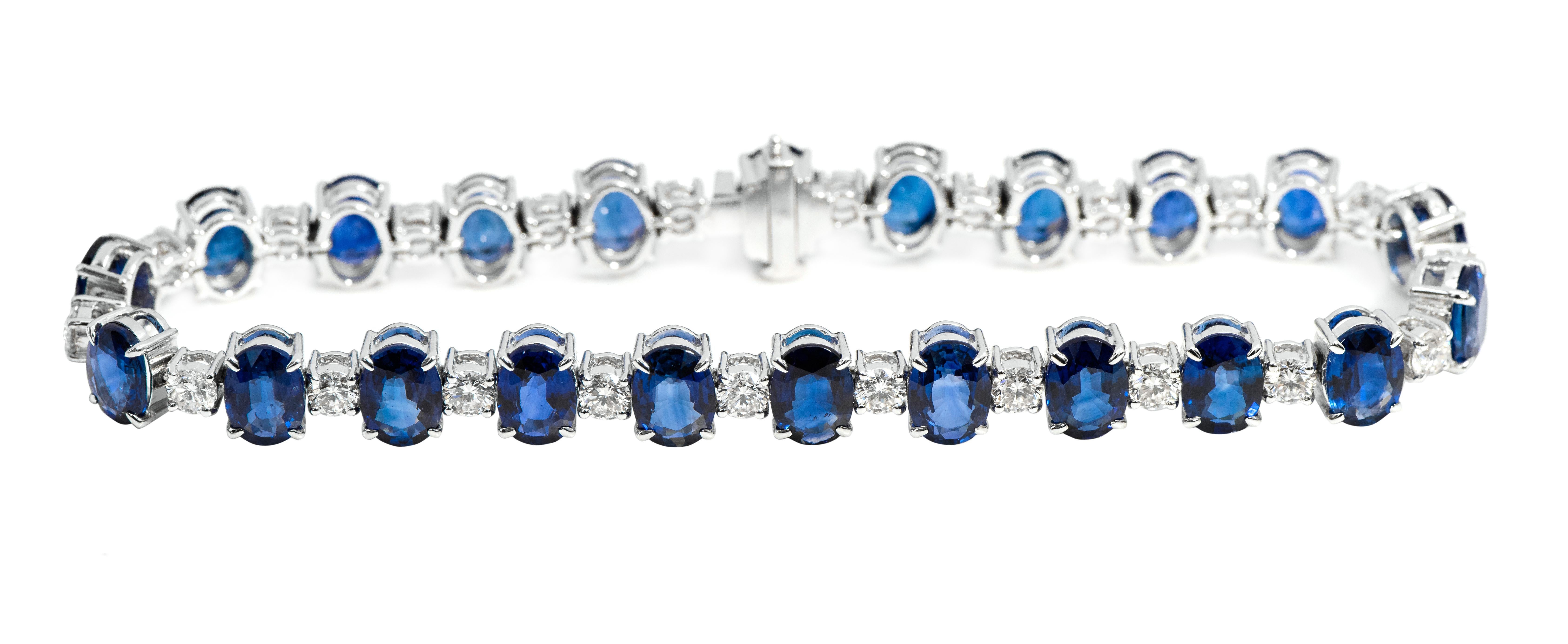 Bracelet de tennis en or blanc 18 carats, saphir solitaire de taille ovale et diamant de 20,29 carats

Ce magnifique bracelet de tennis solitaire en saphir bleu royal et diamant est majestueux. Les saphirs solitaires ovales en serti aigle avec des