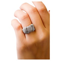 Anillo de oro de 18 quilates con doble cruz de diamantes pavé de corte redondo de 2,12 quilates