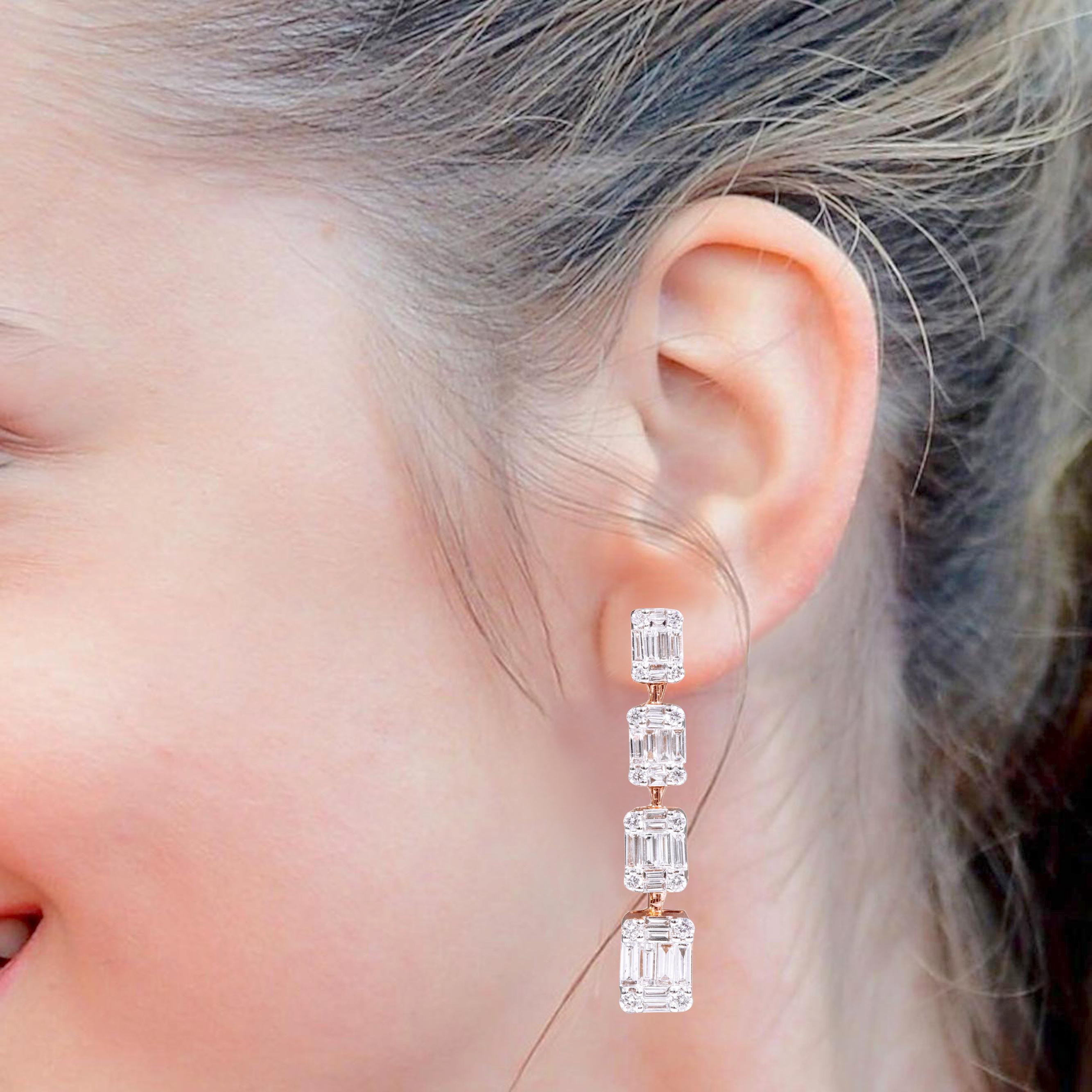 Boucles d'oreilles pendantes en or 18 carats avec 2,13 carats de diamant, style graduation

Vous êtes une beauté. Classique, moderne et sophistiqué. Faites l'expérience d'une aventure luxueuse et élégante grâce à cette magnifique paire de boucles