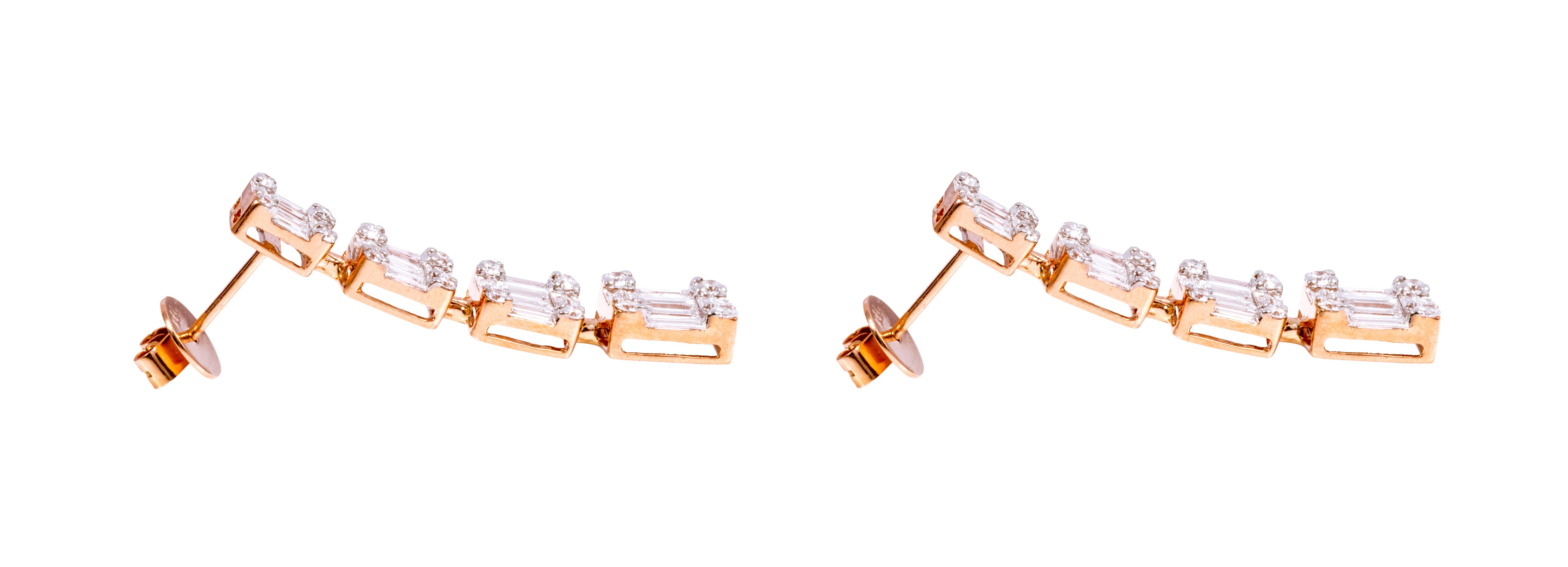 Moderne Boucles d'oreilles pendantes en or 18 carats avec 2,13 carats de diamant, style graduation en vente