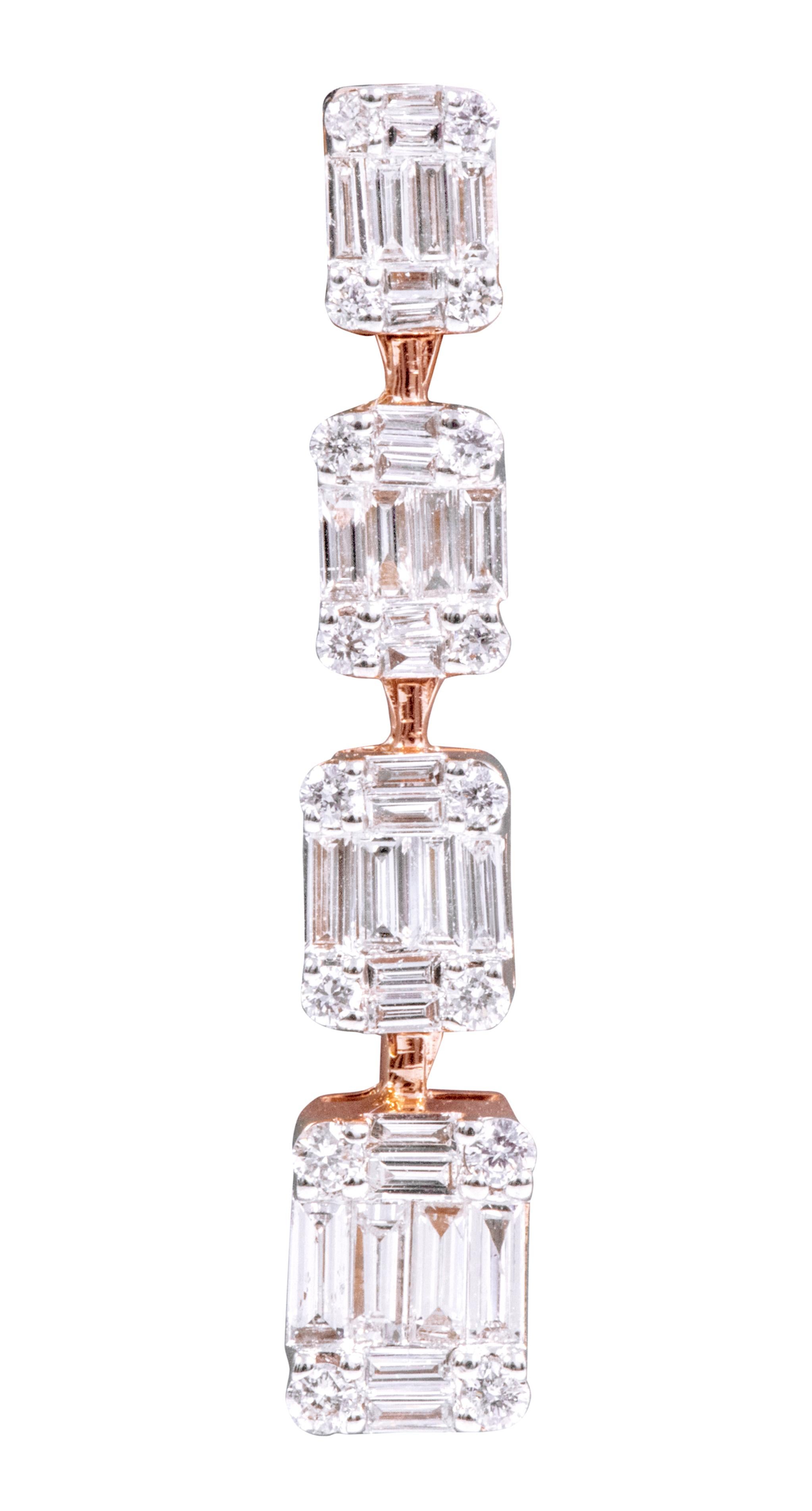 Taille baguette Boucles d'oreilles pendantes en or 18 carats avec 2,13 carats de diamant, style graduation en vente