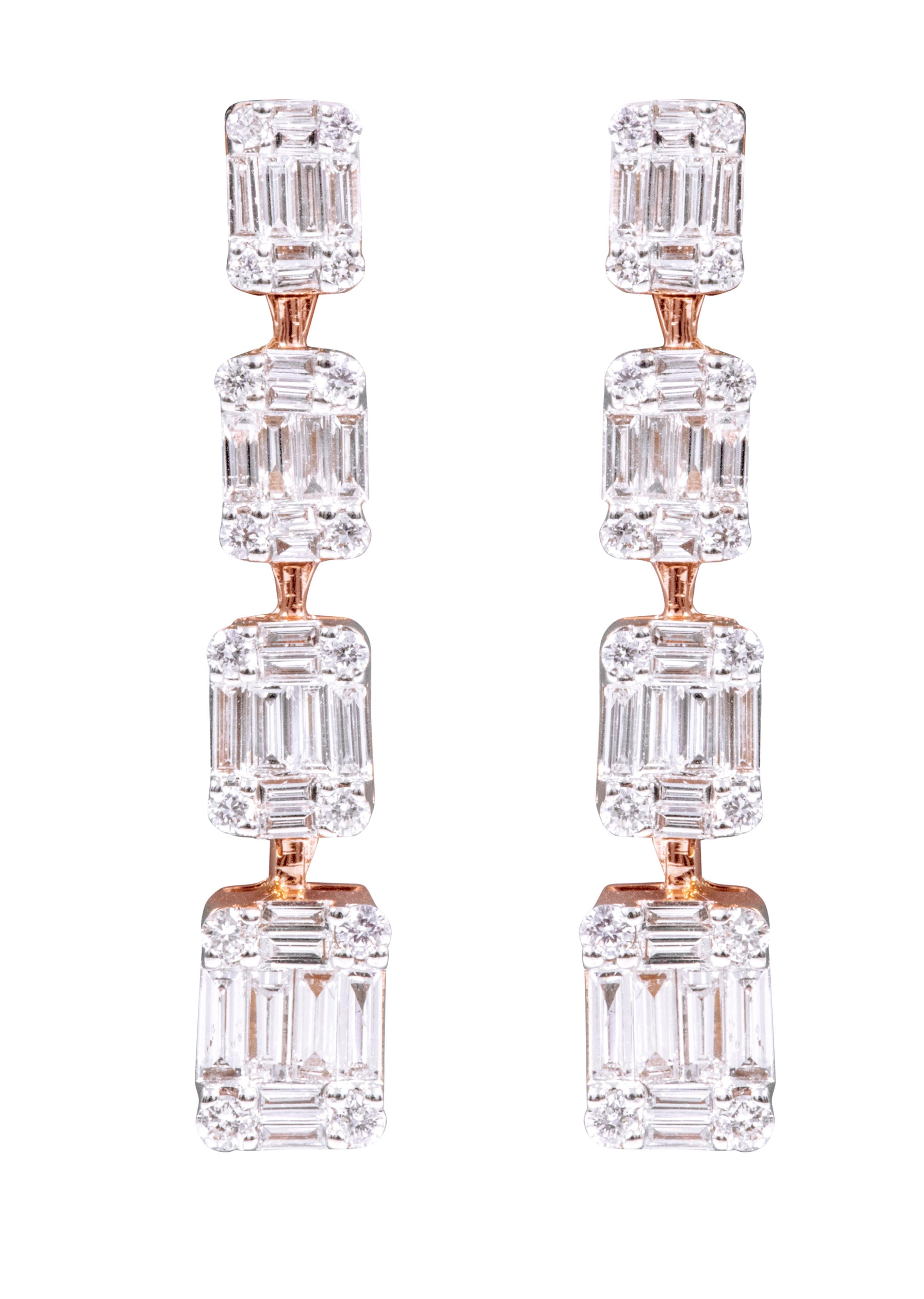 Women's 18 Karat Gold 2.13 Carats Diamond Drop Earrings in Graduation Style For Sale