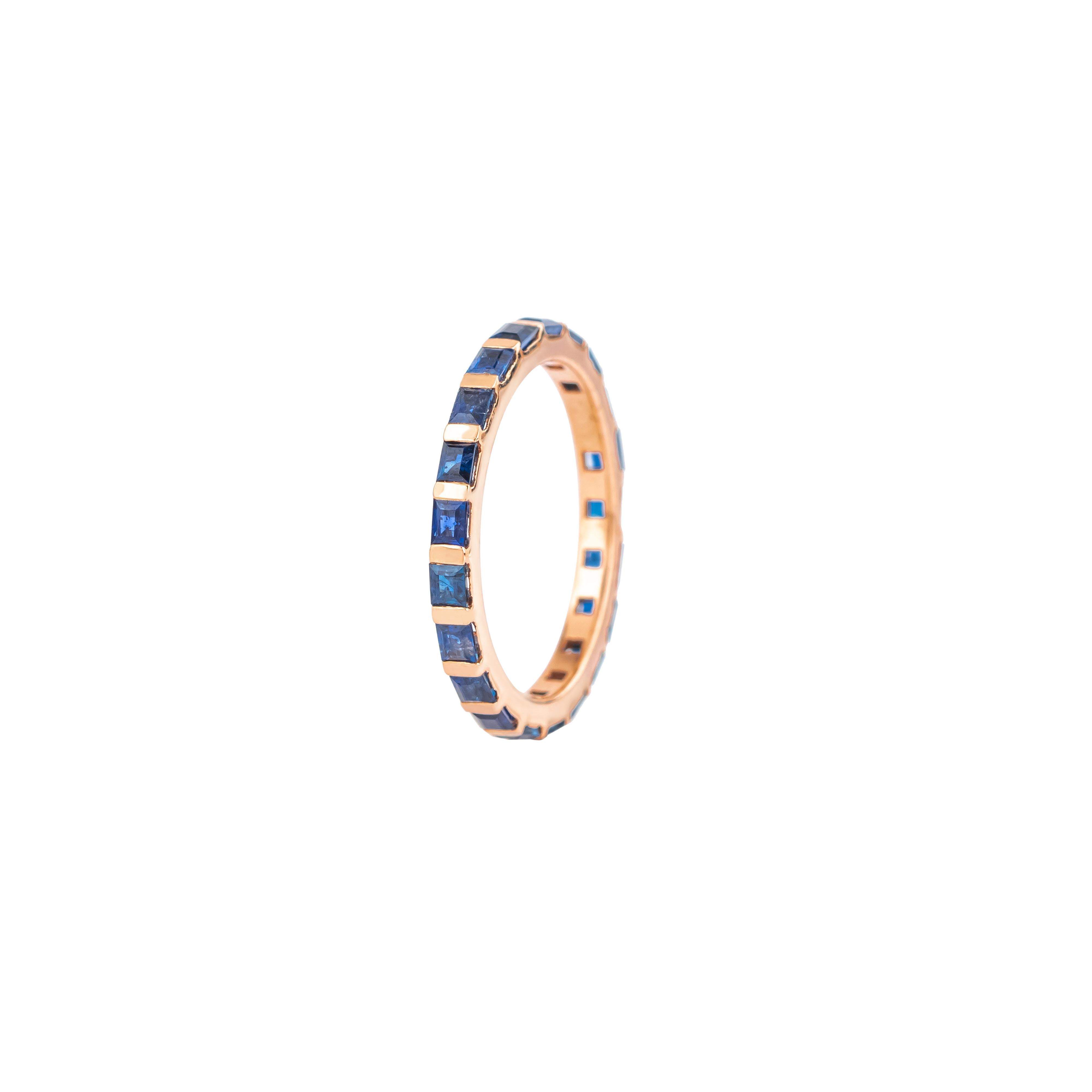 Contemporary 18 Karat Gold 2.15 Carat Sapphire Infinity Band Ring For Sale