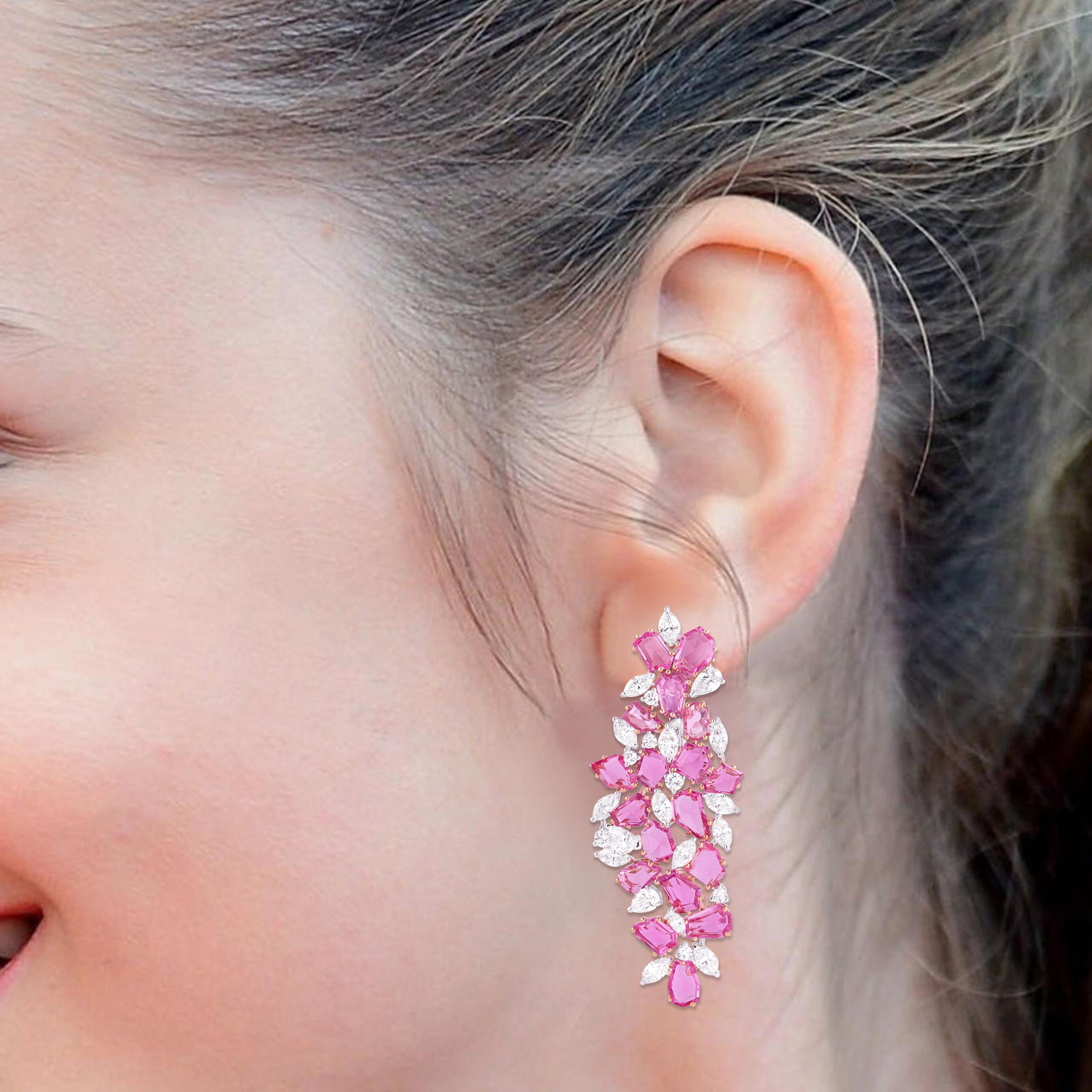 Taille rose Boucles d'oreilles chandelier en or 18 carats, saphir rose 21,6 carats et diamant en vente
