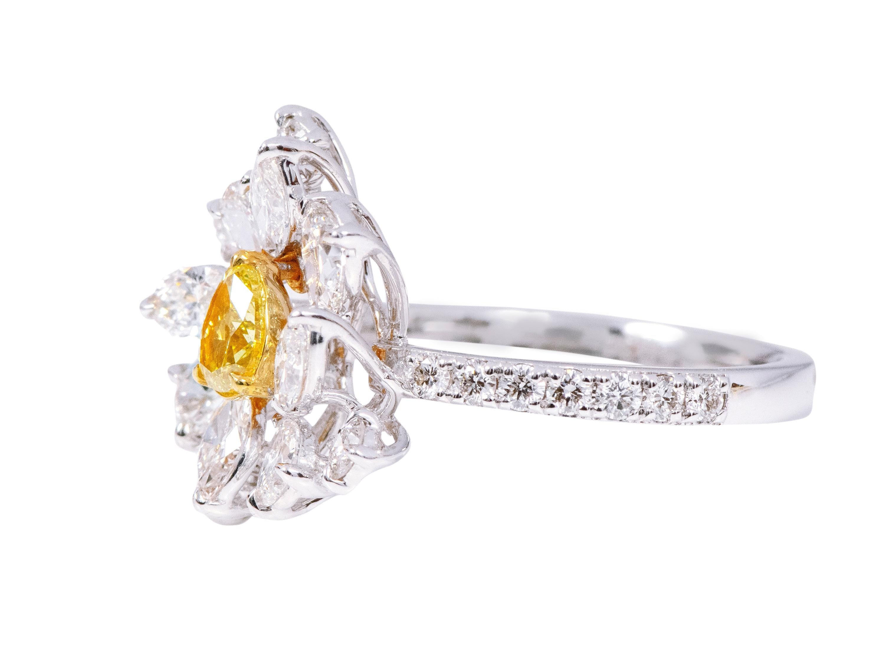 Pear Cut 18 Karat Gold 2.16 Carat Yellow and White Diamond Solitaire Modulation Ring For Sale