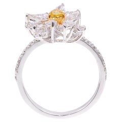 18 Karat Gold 2.16 Carat Yellow and White Diamond Solitaire Modulation Ring