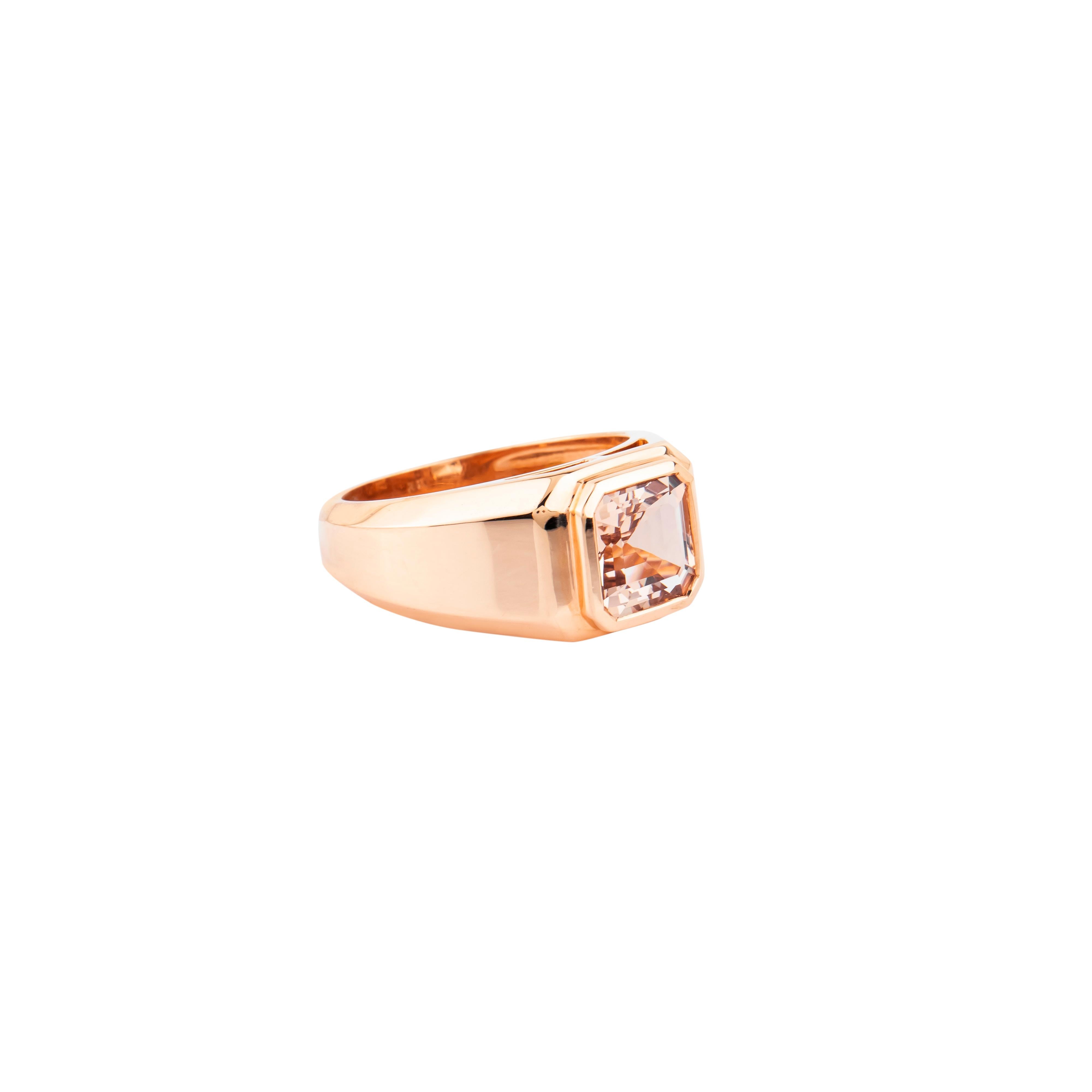 18 Karat Gold 2.2 Carat Morganite Solitaire Ring In New Condition For Sale In Jaipur, IN