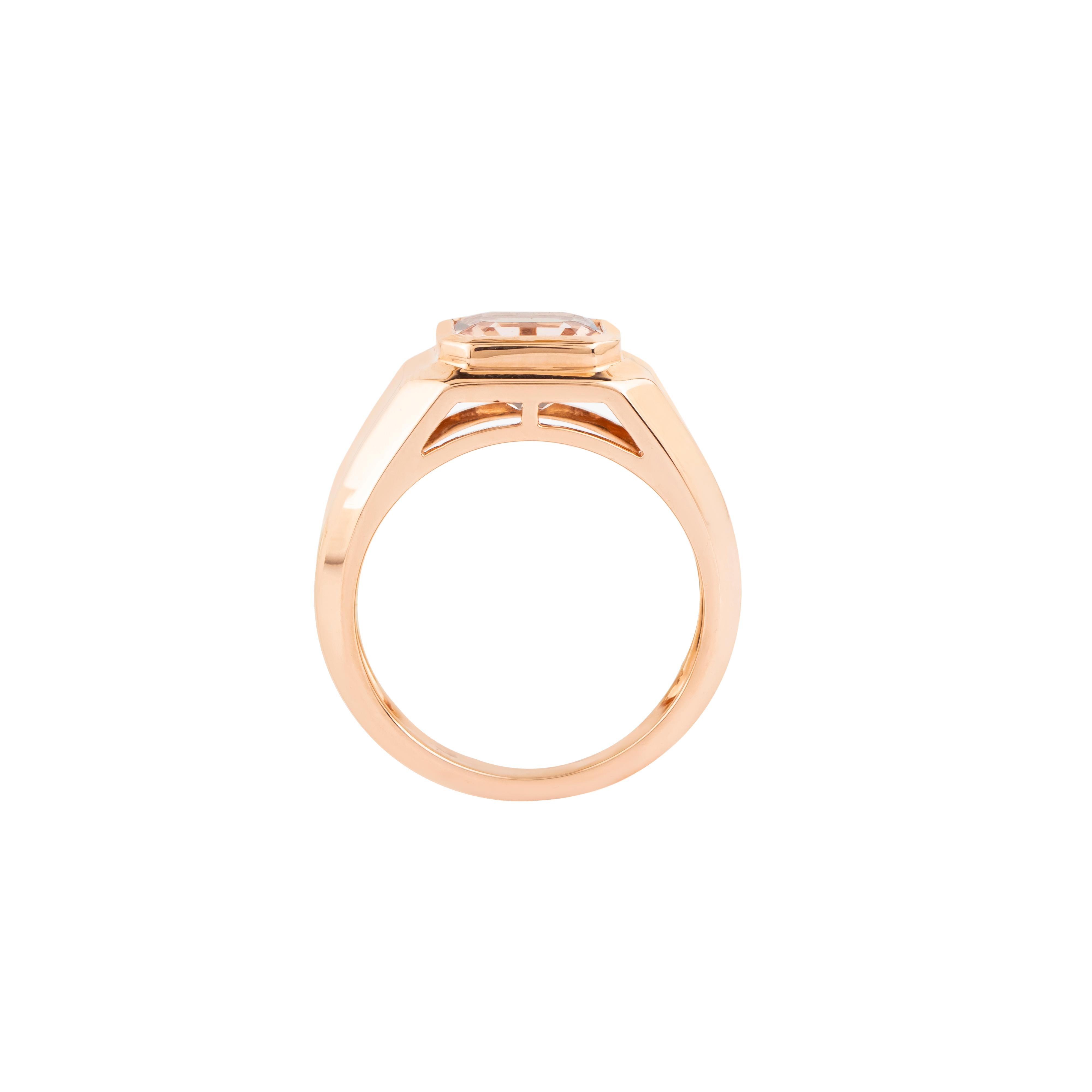 Women's 18 Karat Gold 2.2 Carat Morganite Solitaire Ring For Sale