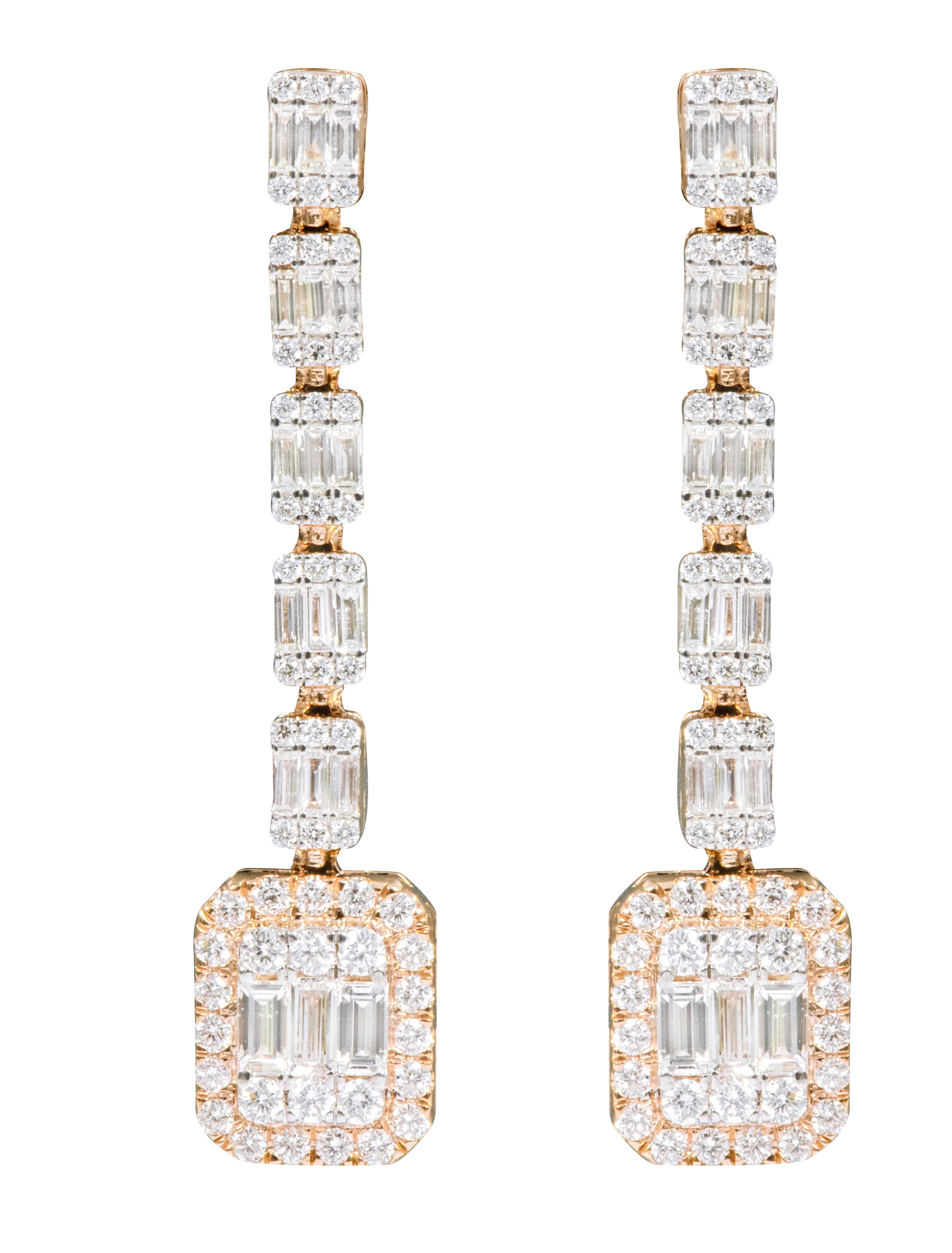 18 Karat Gold 2.22 Carat Diamond Drop Earrings In New Condition For Sale In Jaipur, IN