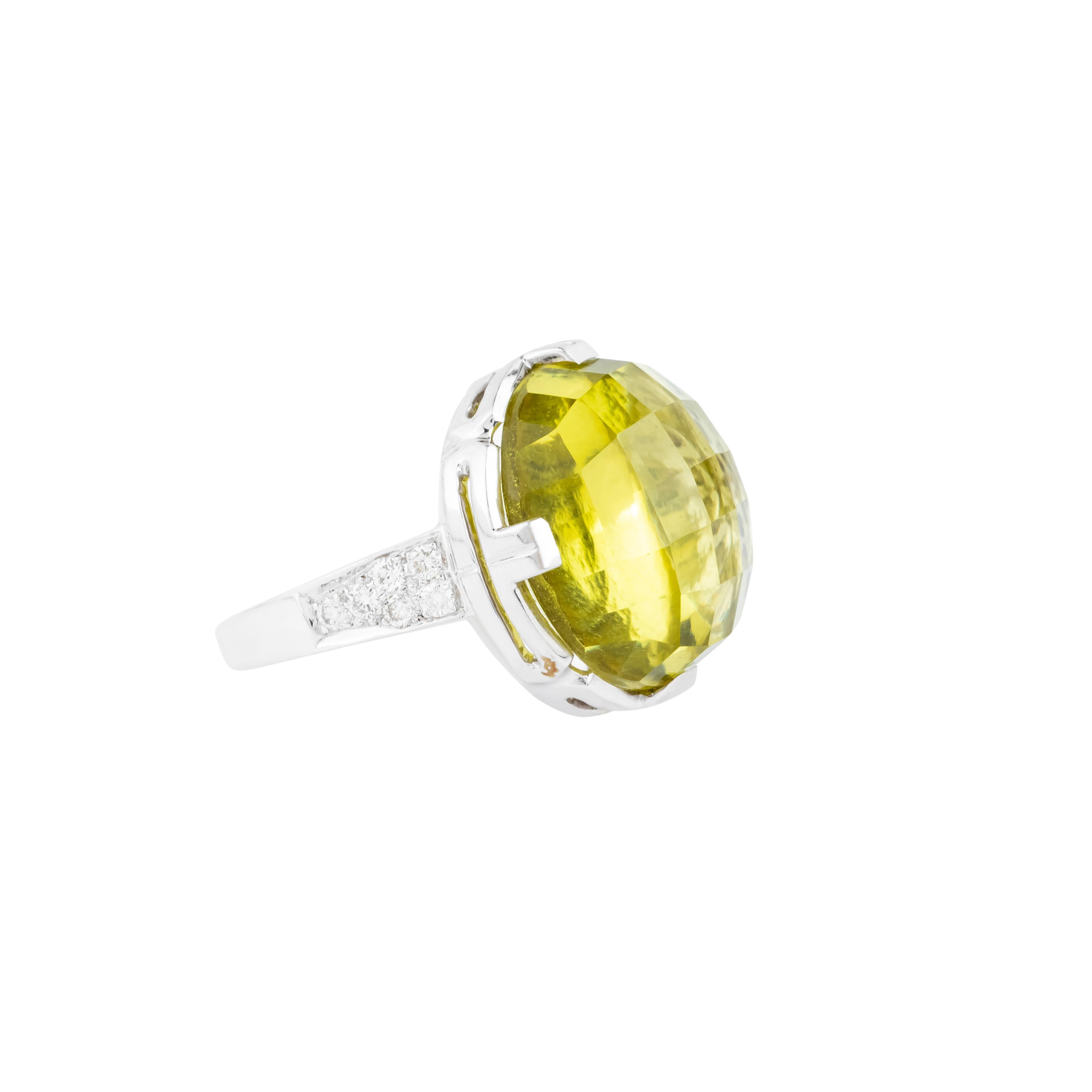 The 18 Karat Gold solitaire ring showcases a striking 22.36-carat lemon topaz as its centerpiece, an exquisite gemstone that mesmerizes with its vibrant brilliance and perfectly crafted cut. This sizable gem is expertly faceted to enhance its