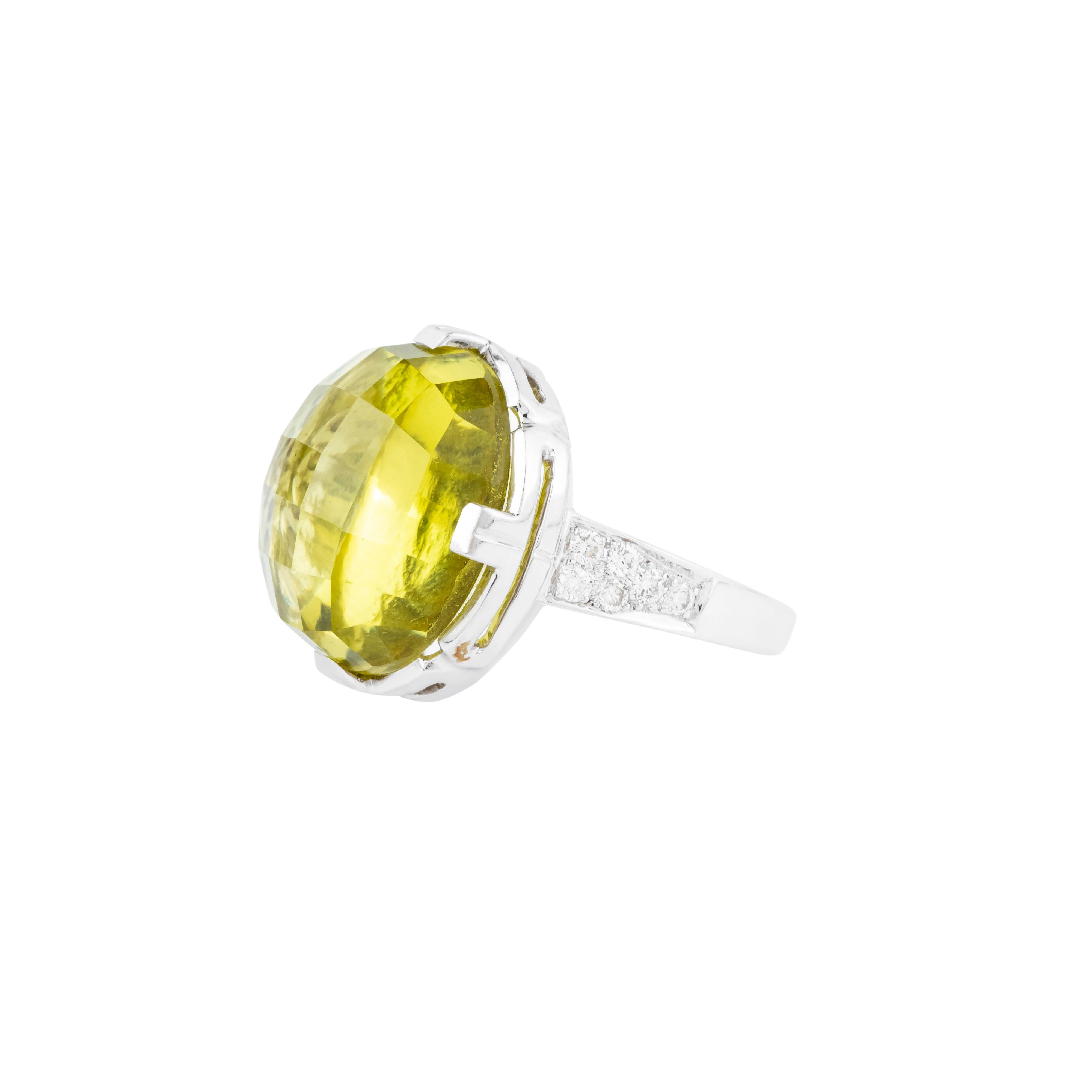 Brilliant Cut 18 Karat Gold 22.36 Carat Lemon Topaz and Diamond Solitaire Ring For Sale