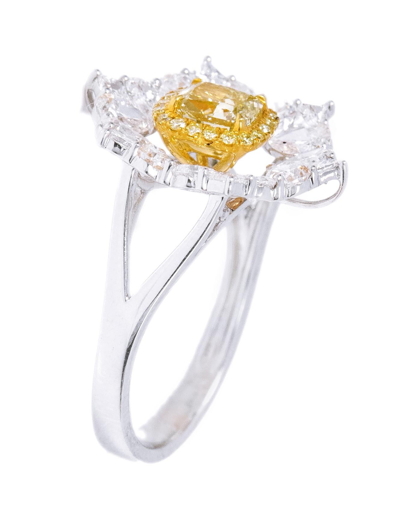 18 Karat Gold 2.33 Carat Fancy Yellow and Diamond Solitaire Cocktail Ring In New Condition For Sale In Jaipur, IN