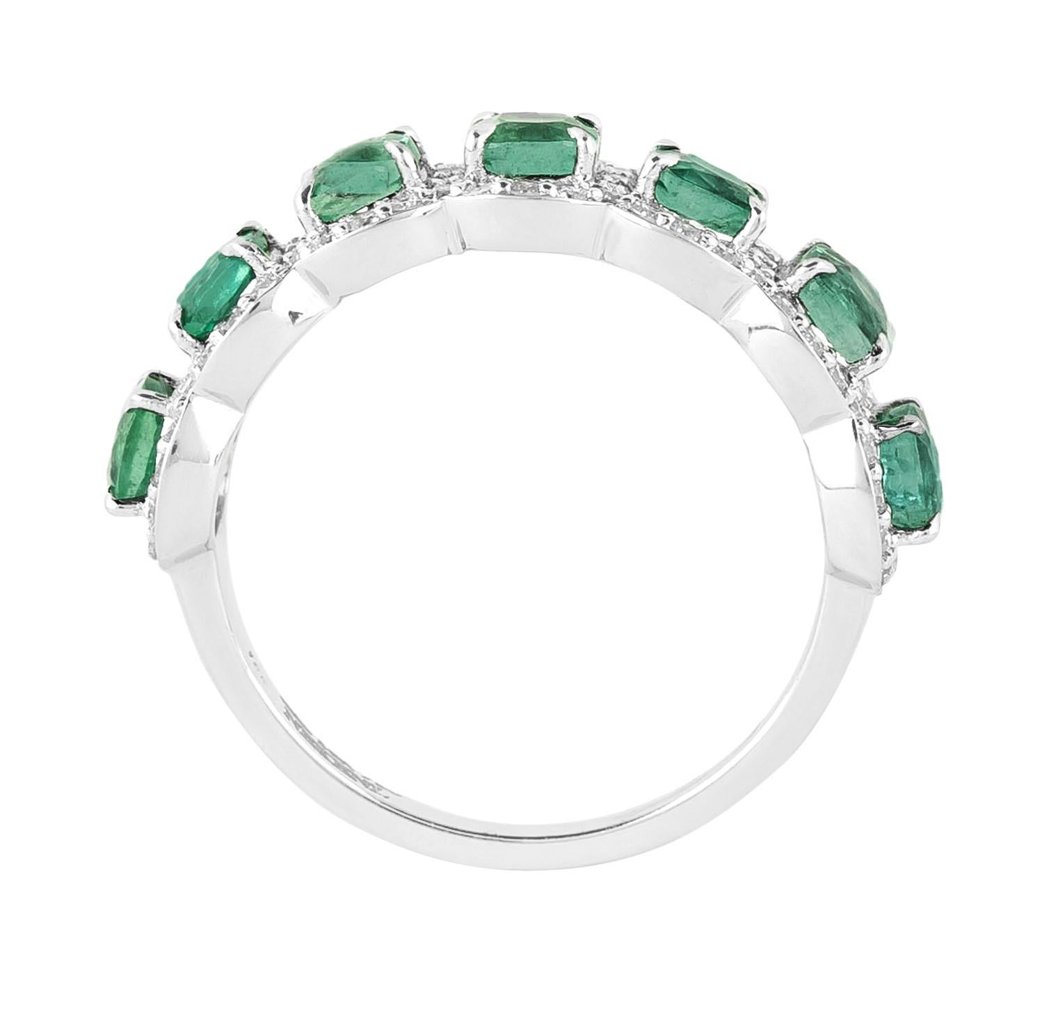 18 Karat Gold 2.34 Carat Diamond and Emerald Statement Ring  For Sale 1