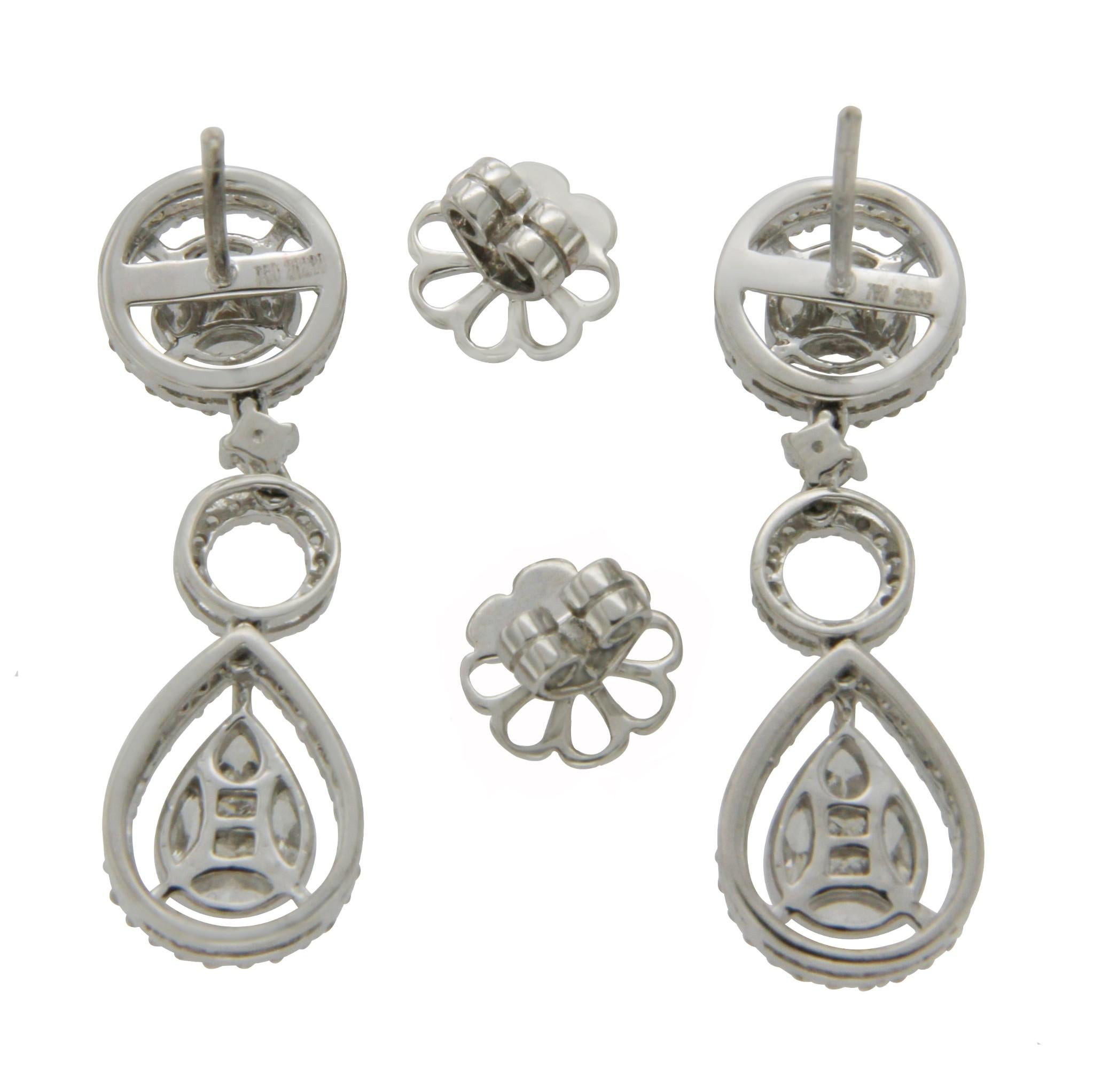 Orecchini in oro 18 carati da 2,40 carati con diamanti Marquise e Round Invisible Set in vendita 1