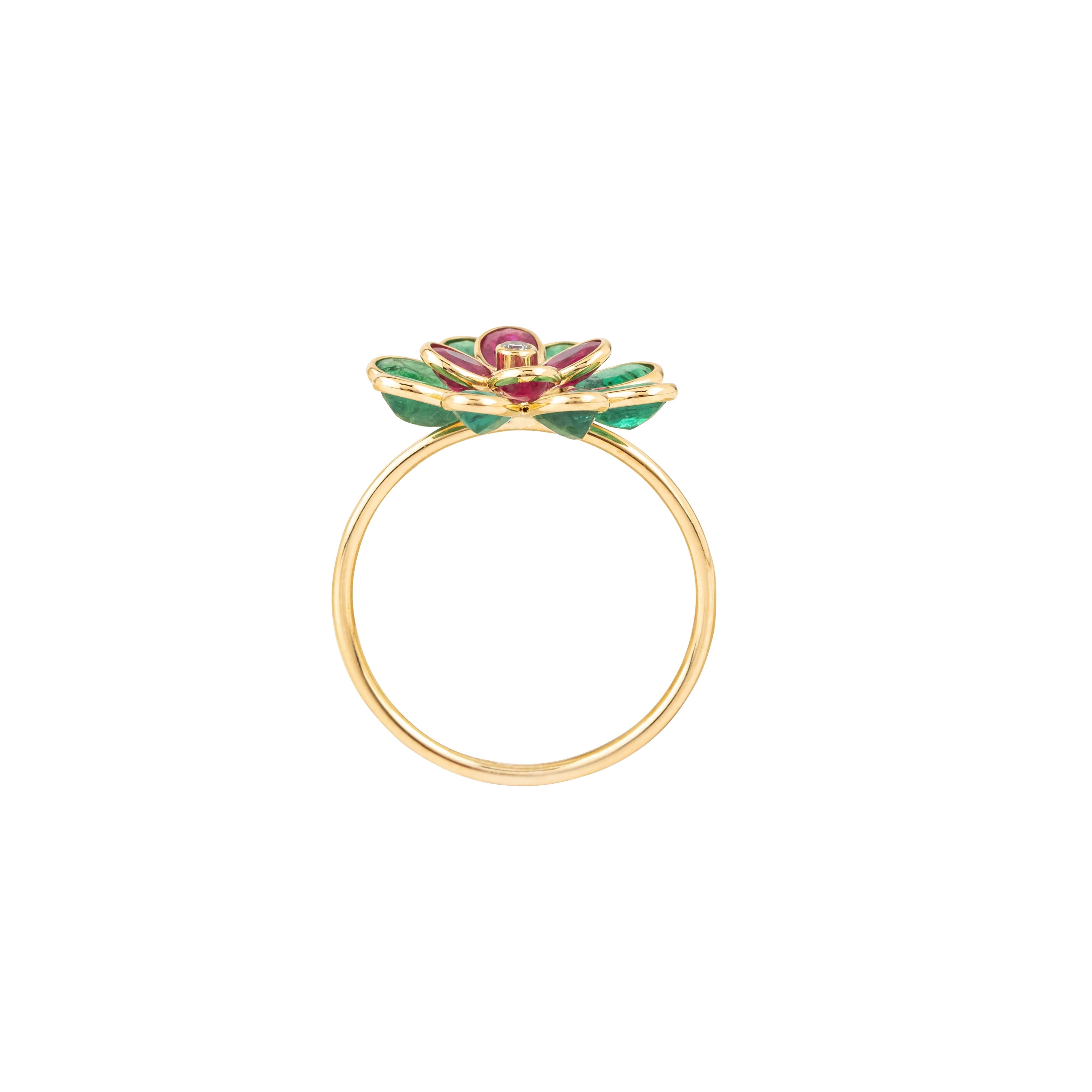 Blumenring aus 18 Karat Gold 2,52 Karat Diamant, Rubin und Smaragd im Zustand „Neu“ im Angebot in Jaipur, IN
