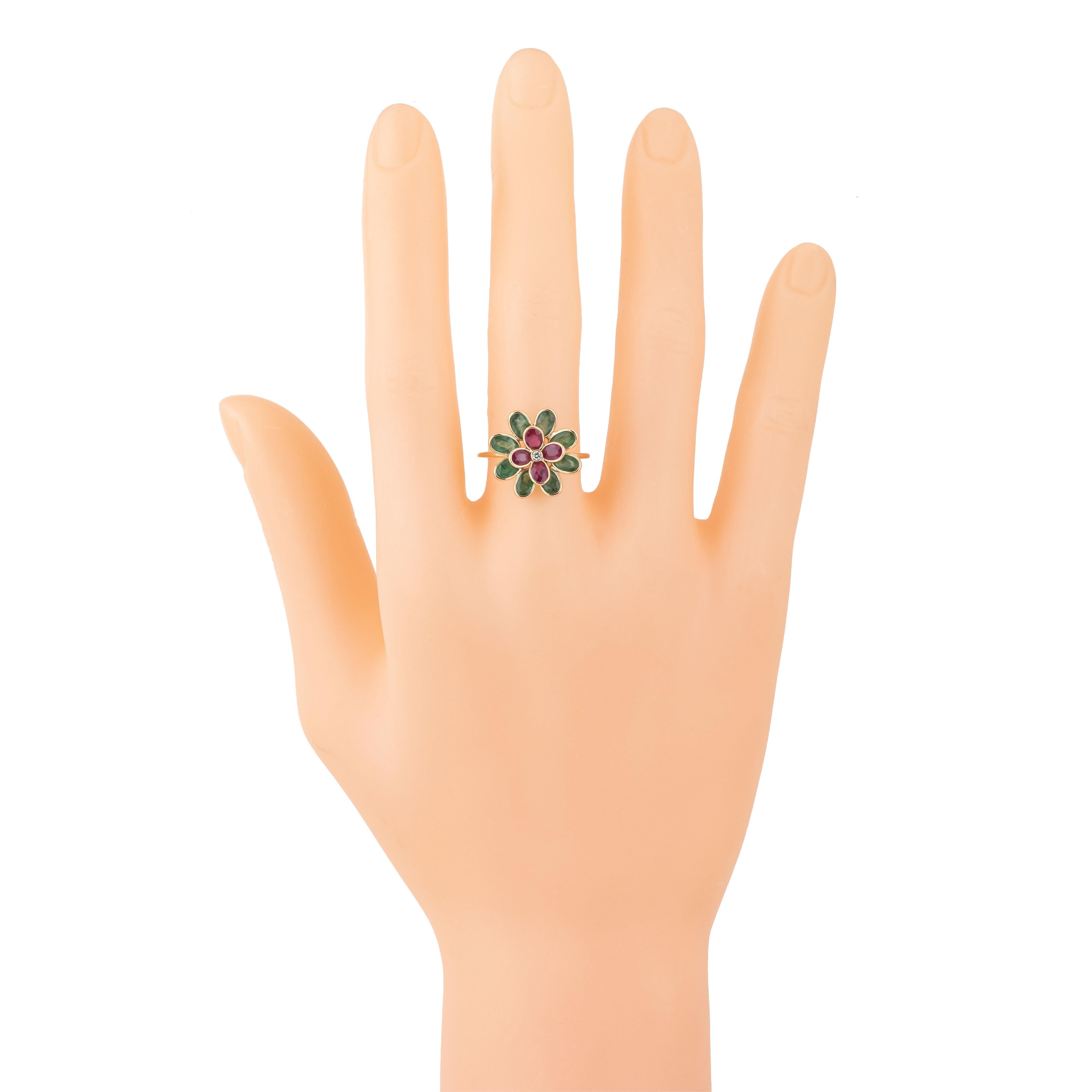 Blumenring aus 18 Karat Gold 2,52 Karat Diamant, Rubin und Smaragd Damen im Angebot
