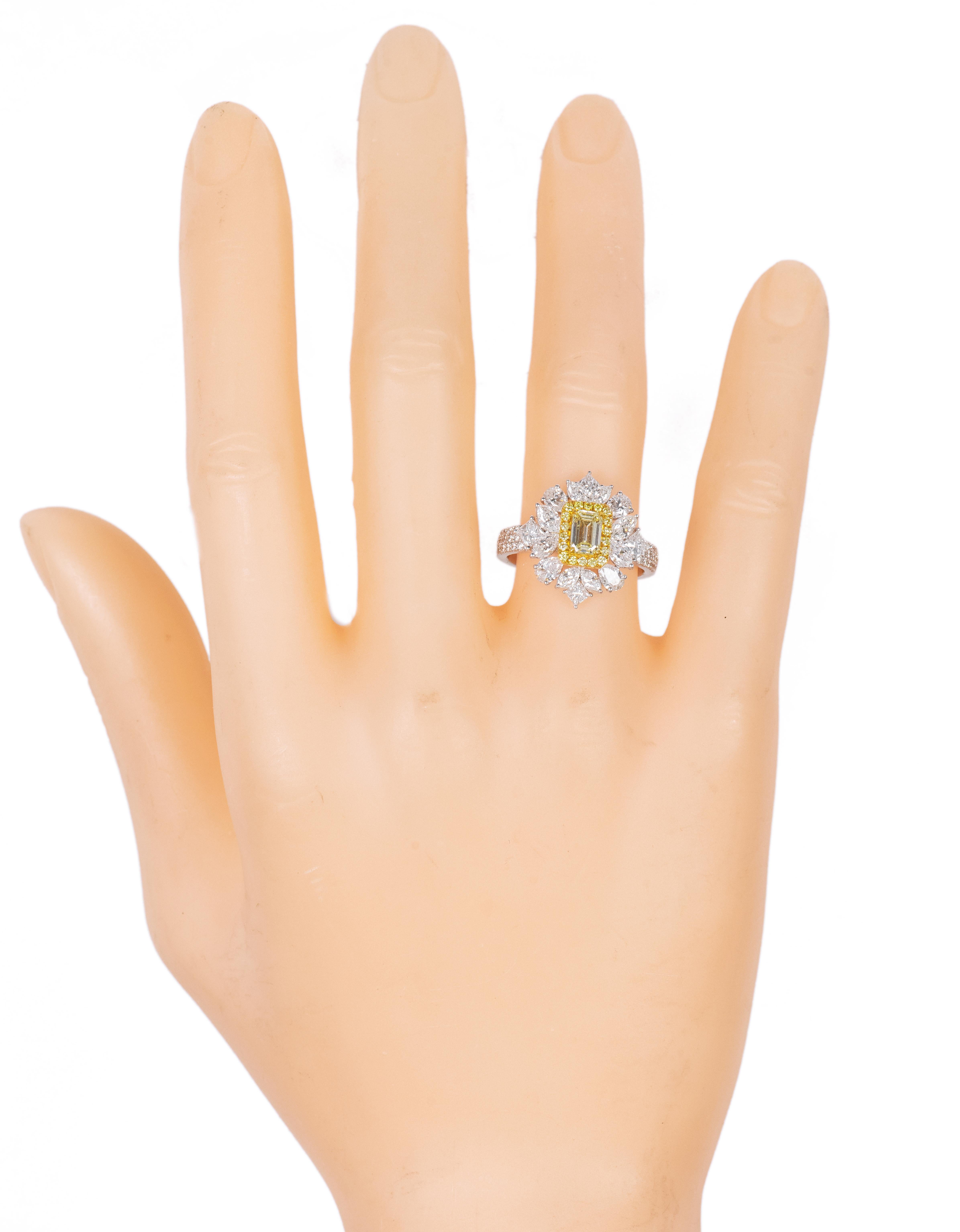 18 Karat Gold 2.54 Carat Fancy Yellow and Diamond Solitaire Cluster Modern Ring In New Condition For Sale In Jaipur, IN