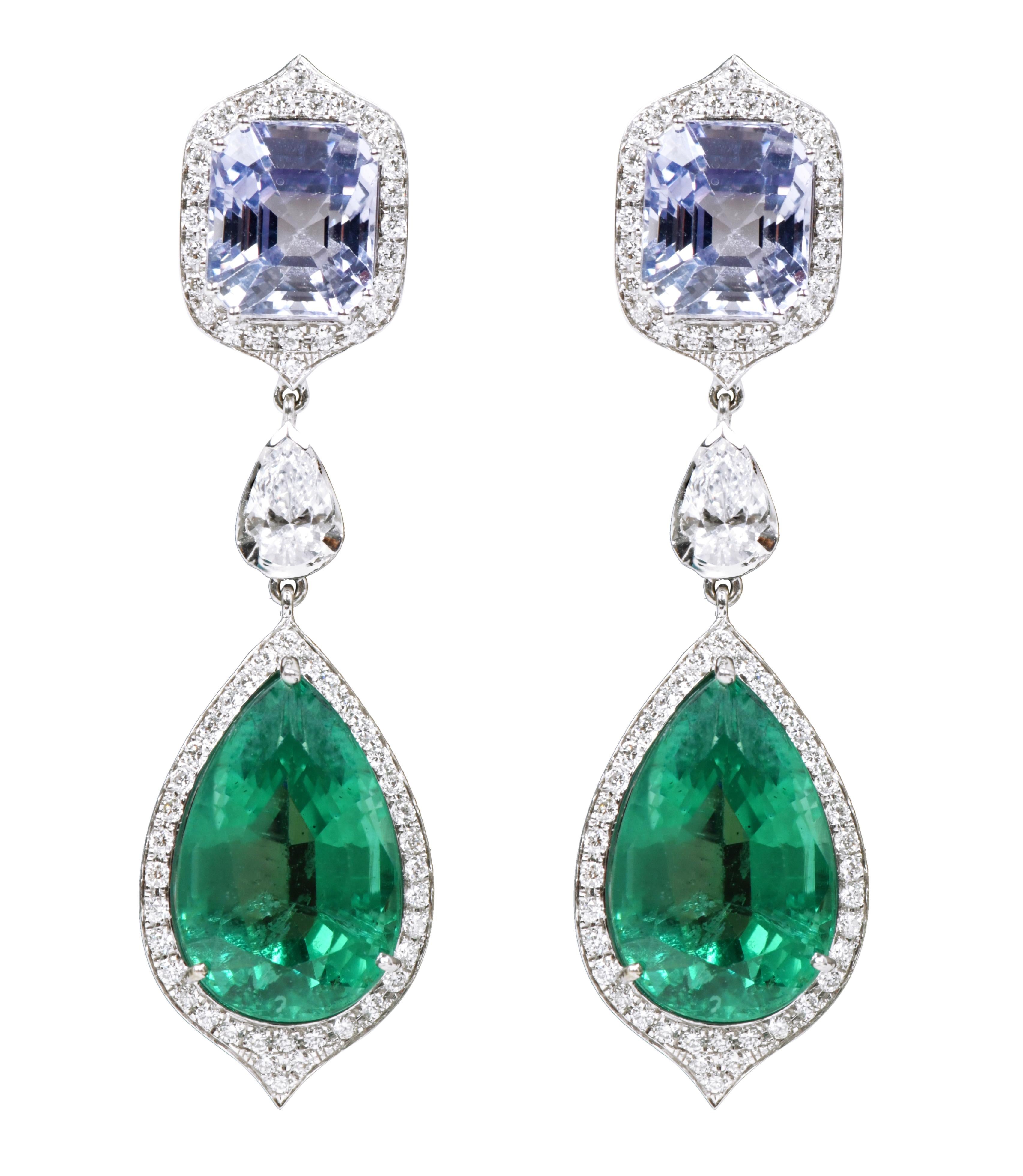 18 Karat Gold 25.52 Carats Natural Emerald, Sapphire and Diamond Drop Earrings In New Condition For Sale In Jaipur, IN
