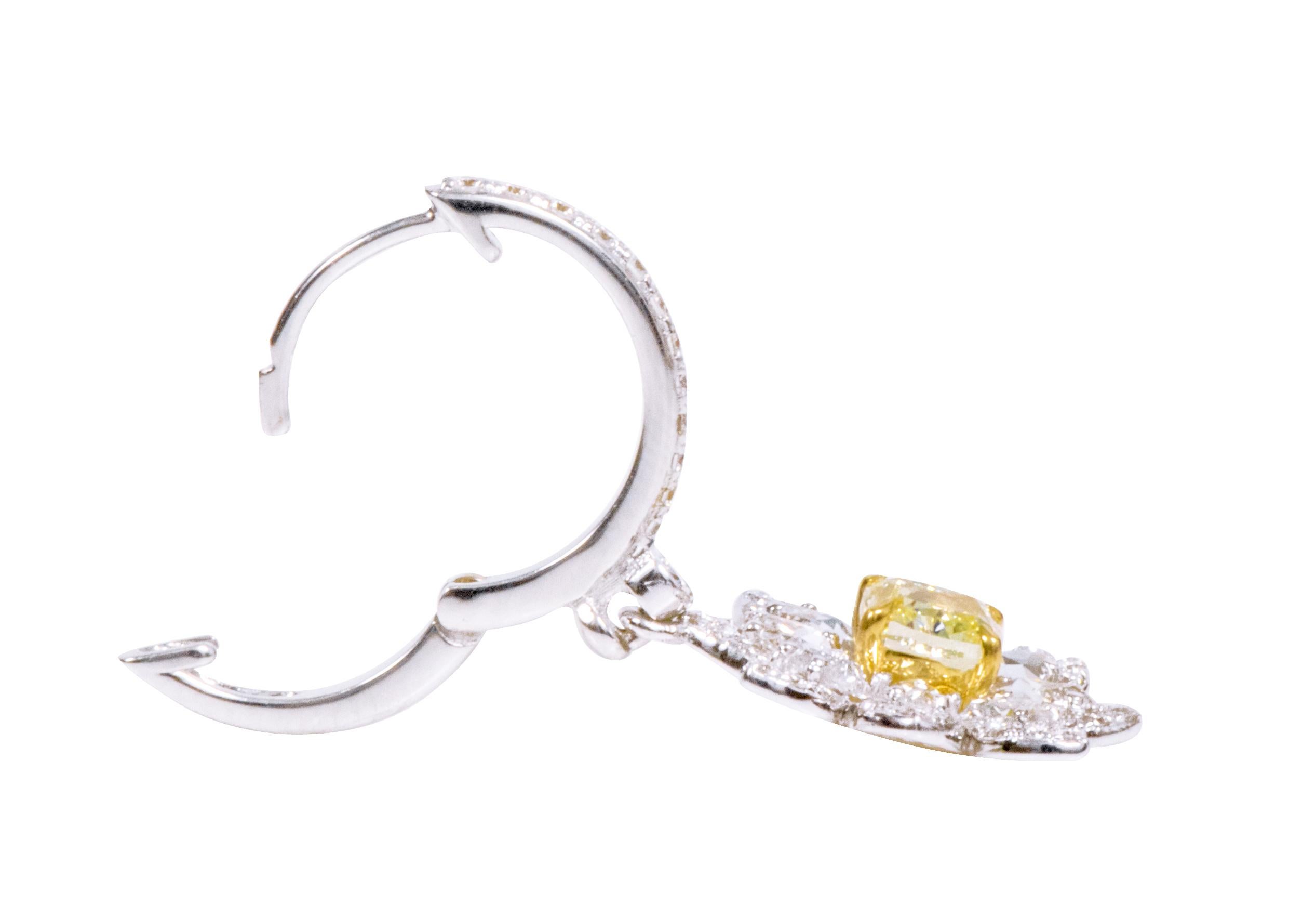18 Karat Gold 2.61 Carat Yellow and White Diamond Flower Drop Earrings For Sale 2