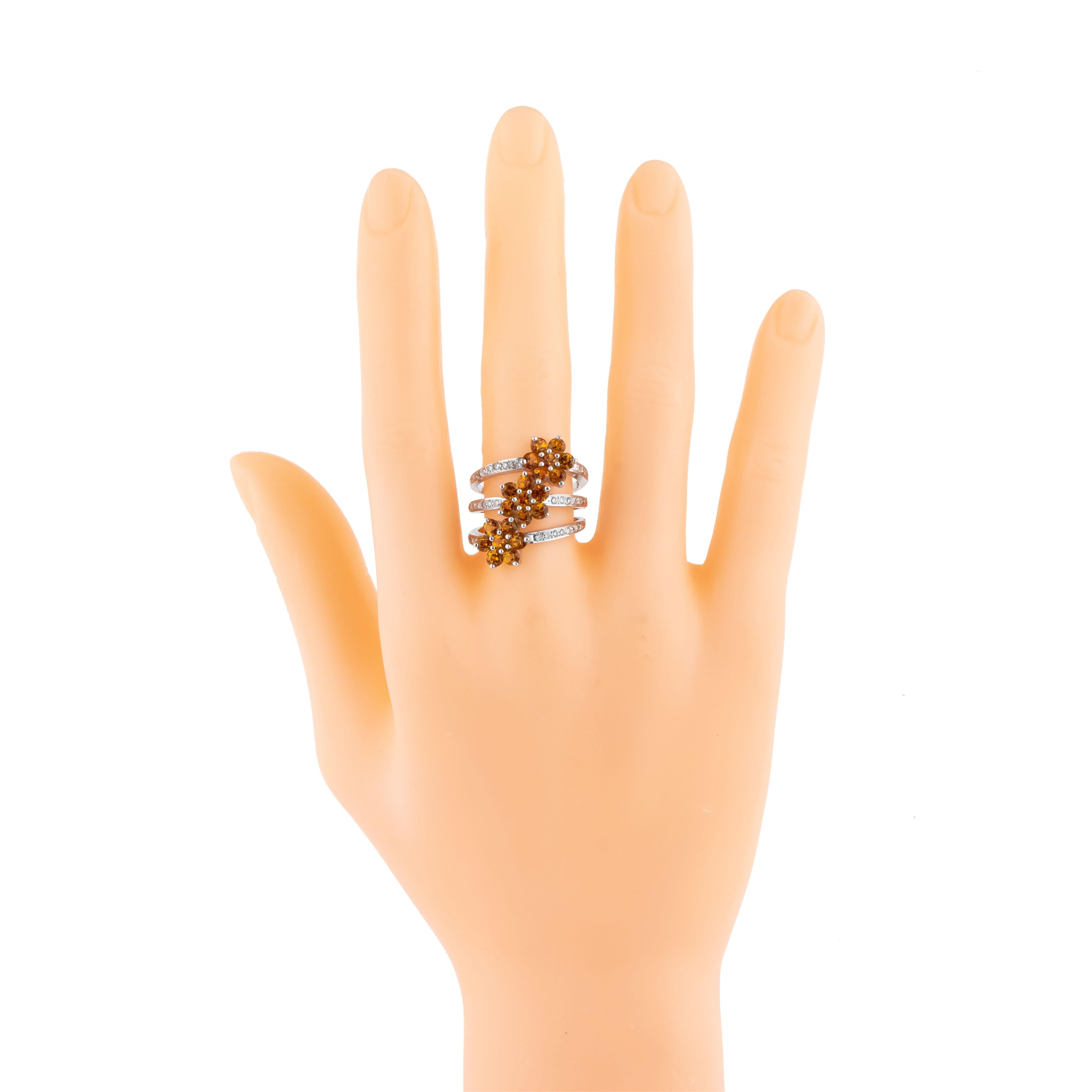 Contemporary 18 Karat Gold 2.64 Carats Golden Topaz and Diamond Modern Ring For Sale