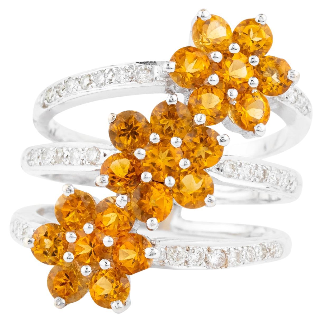 18 Karat Gold 2.64 Carats Golden Topaz and Diamond Modern Ring For Sale