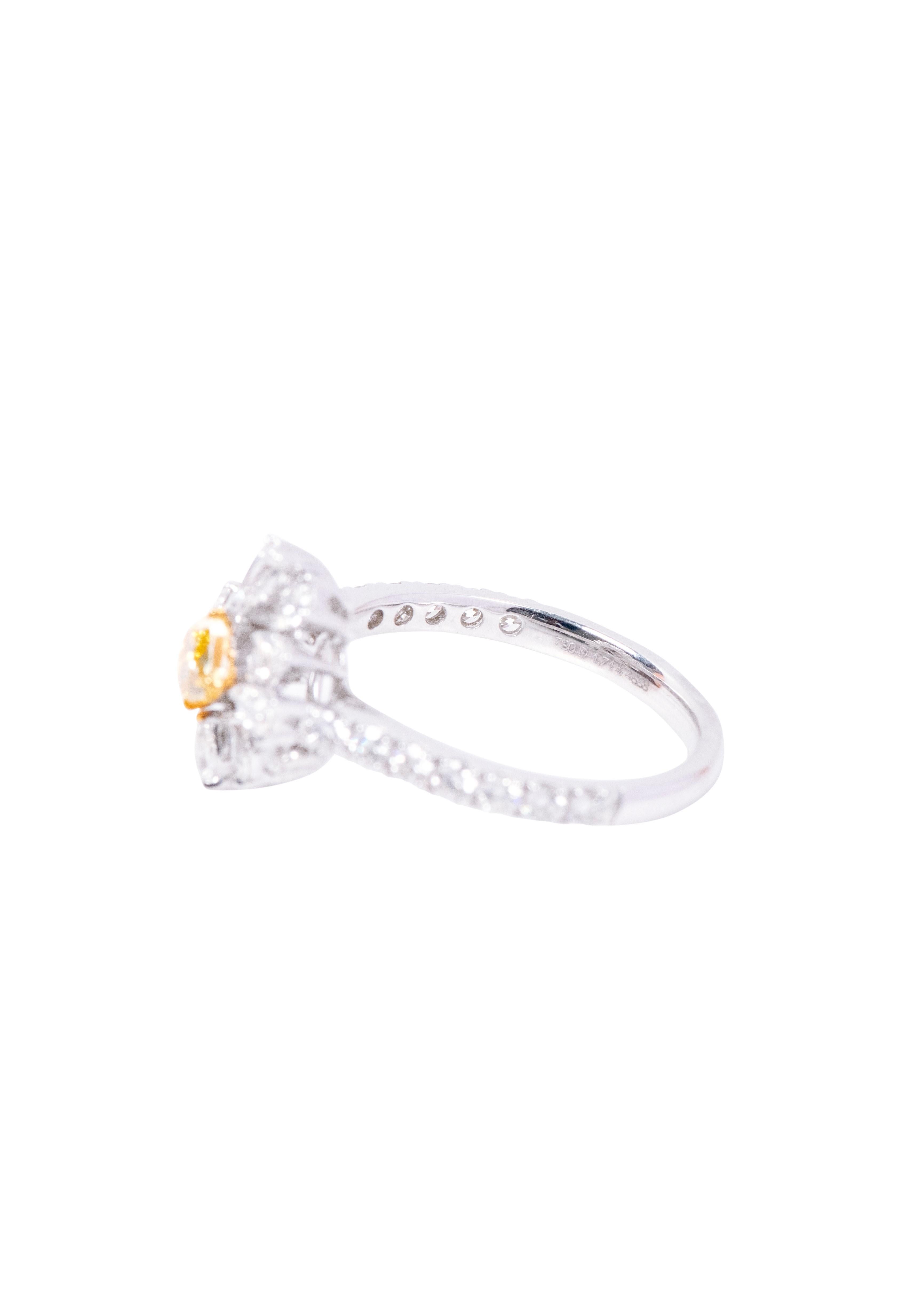 18 Karat Gold 2.706 Carat Fancy Yellow Diamond and Diamond Flower Ring For Sale 1