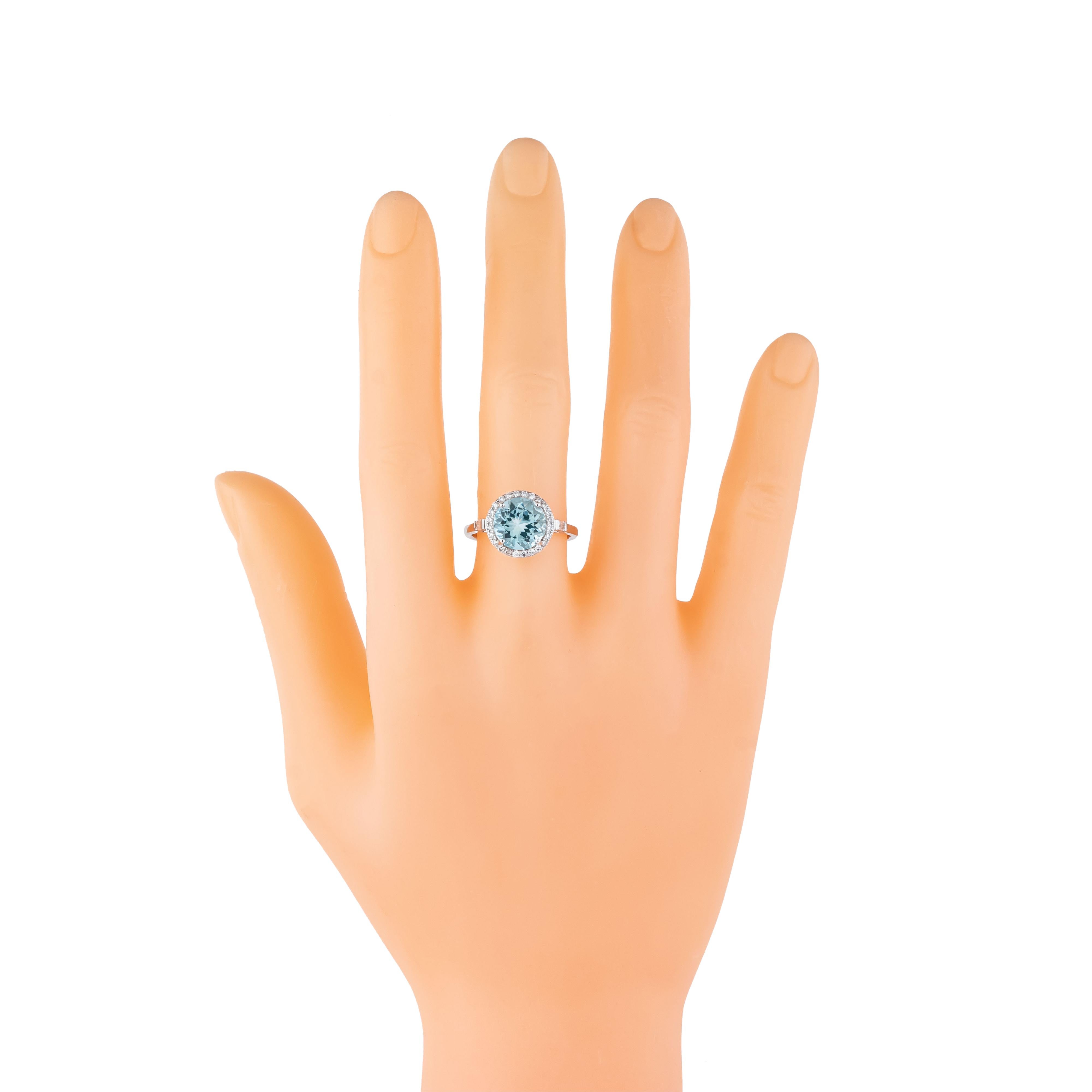 18 Karat Gold 2.79 Carat Diamond and Aquamarine Solitaire Ring In New Condition For Sale In Jaipur, IN