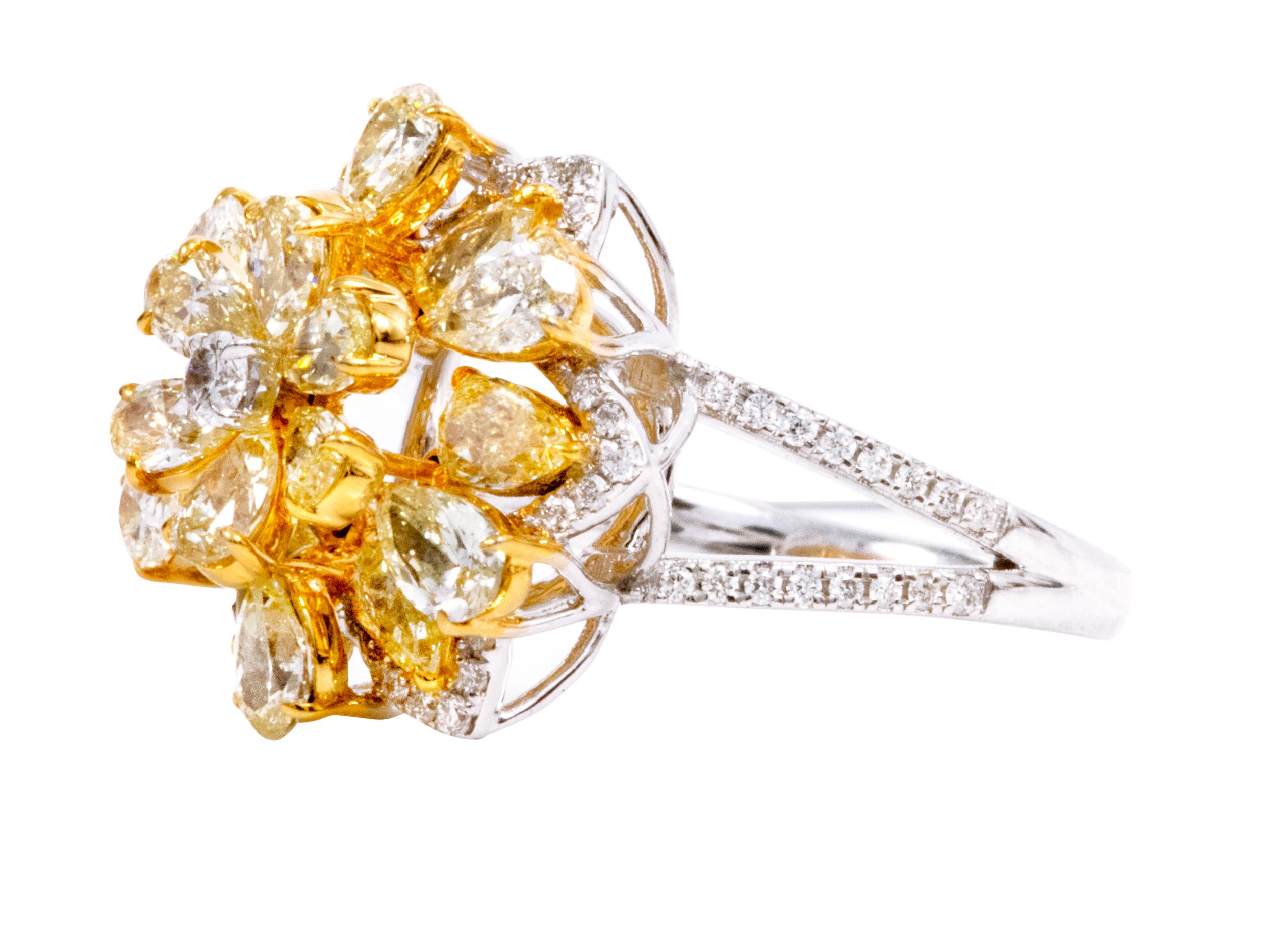 Contemporary 18 Karat Gold 2.79 Carat Yellow and White Diamond Cocktail Ring For Sale
