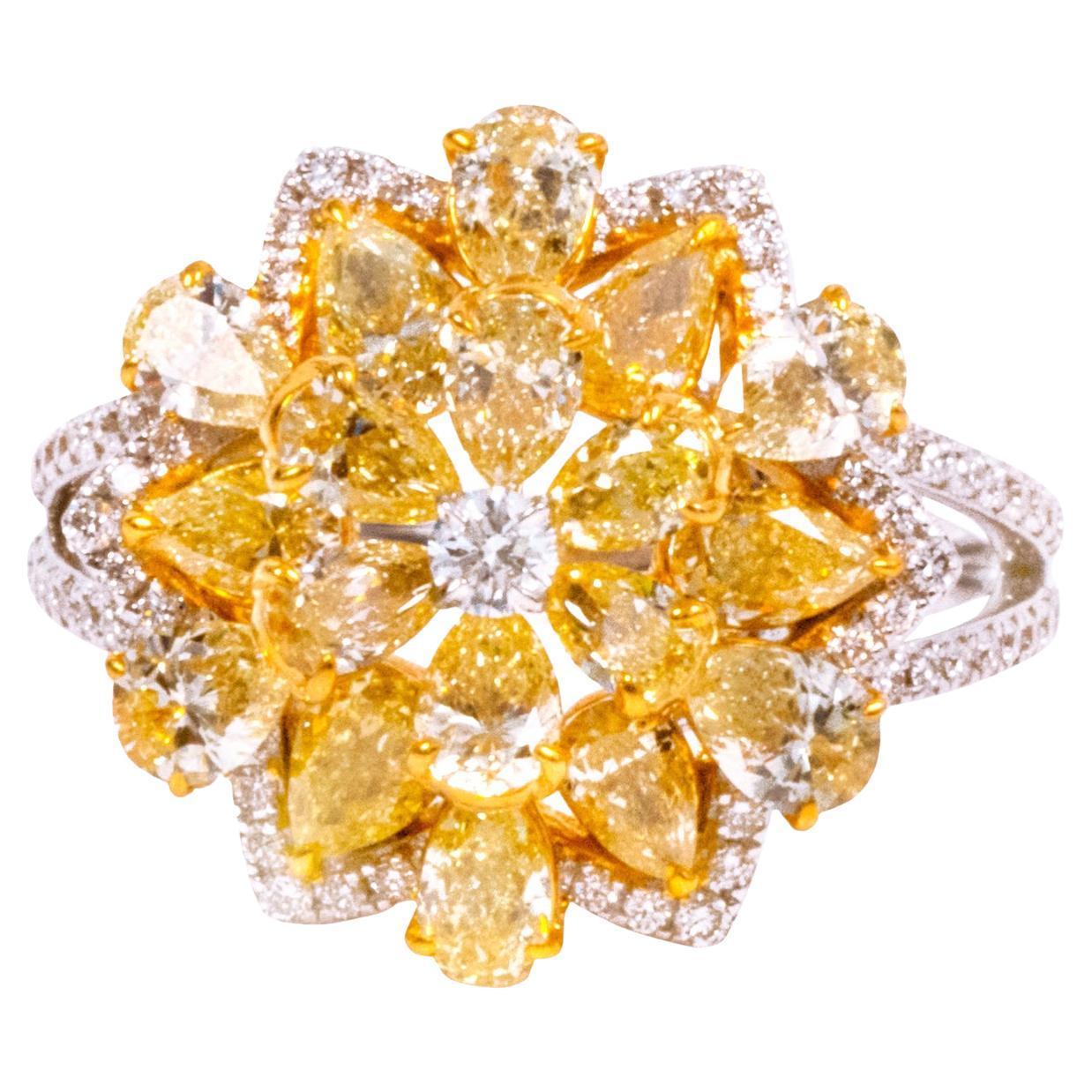 Anello Cocktail in oro 18 carati con diamanti bianchi e gialli da 2,79 carati