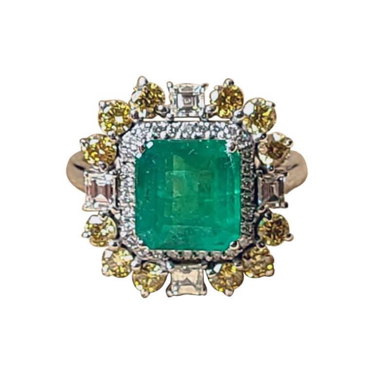 18 Karat Gold, 2.79 Carats, Octagonal Emerald & Yellow Diamonds Cocktail Ring