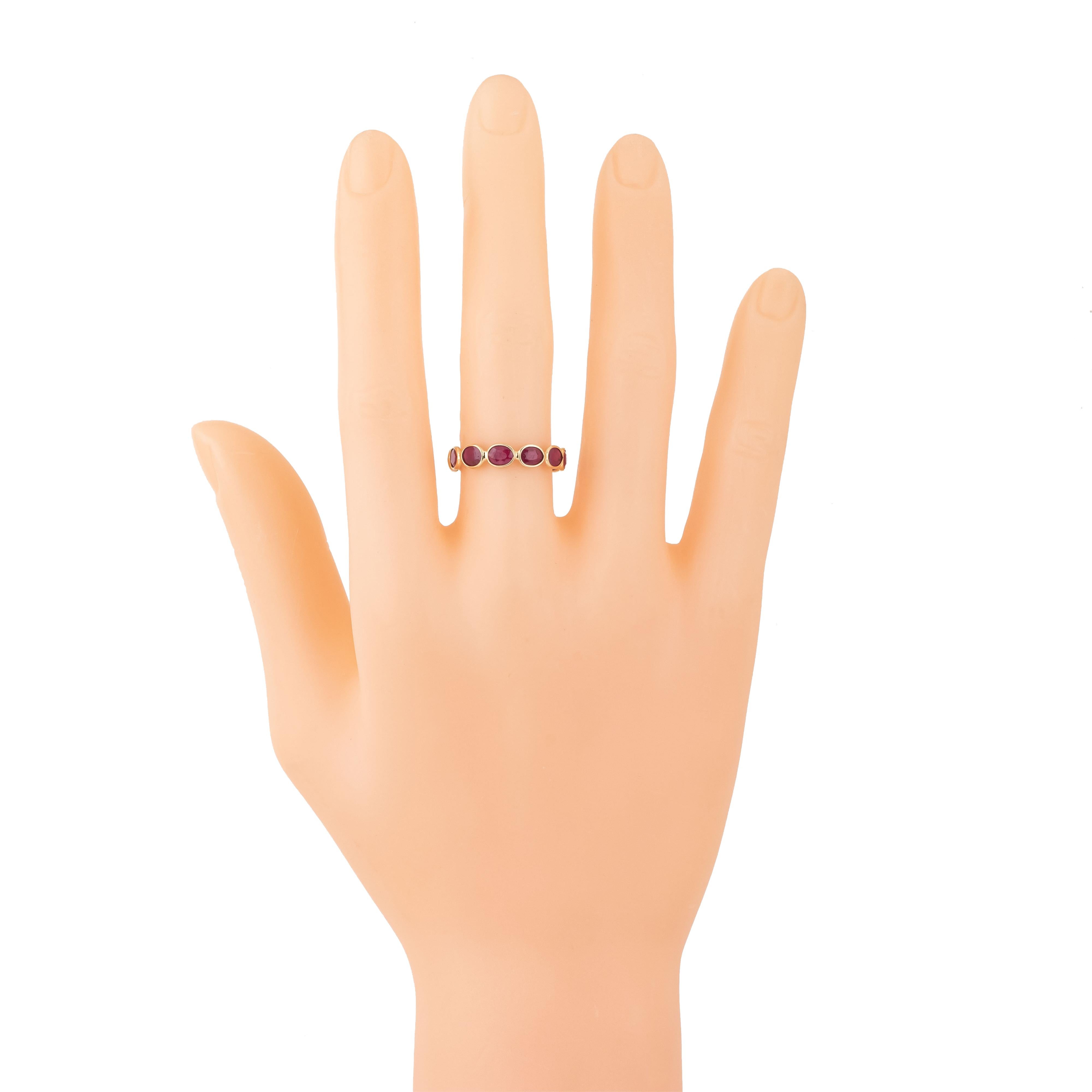 Anello Infinity in oro 18 carati con rubino da 2,8 carati In condizioni Nuovo in vendita a Jaipur, IN