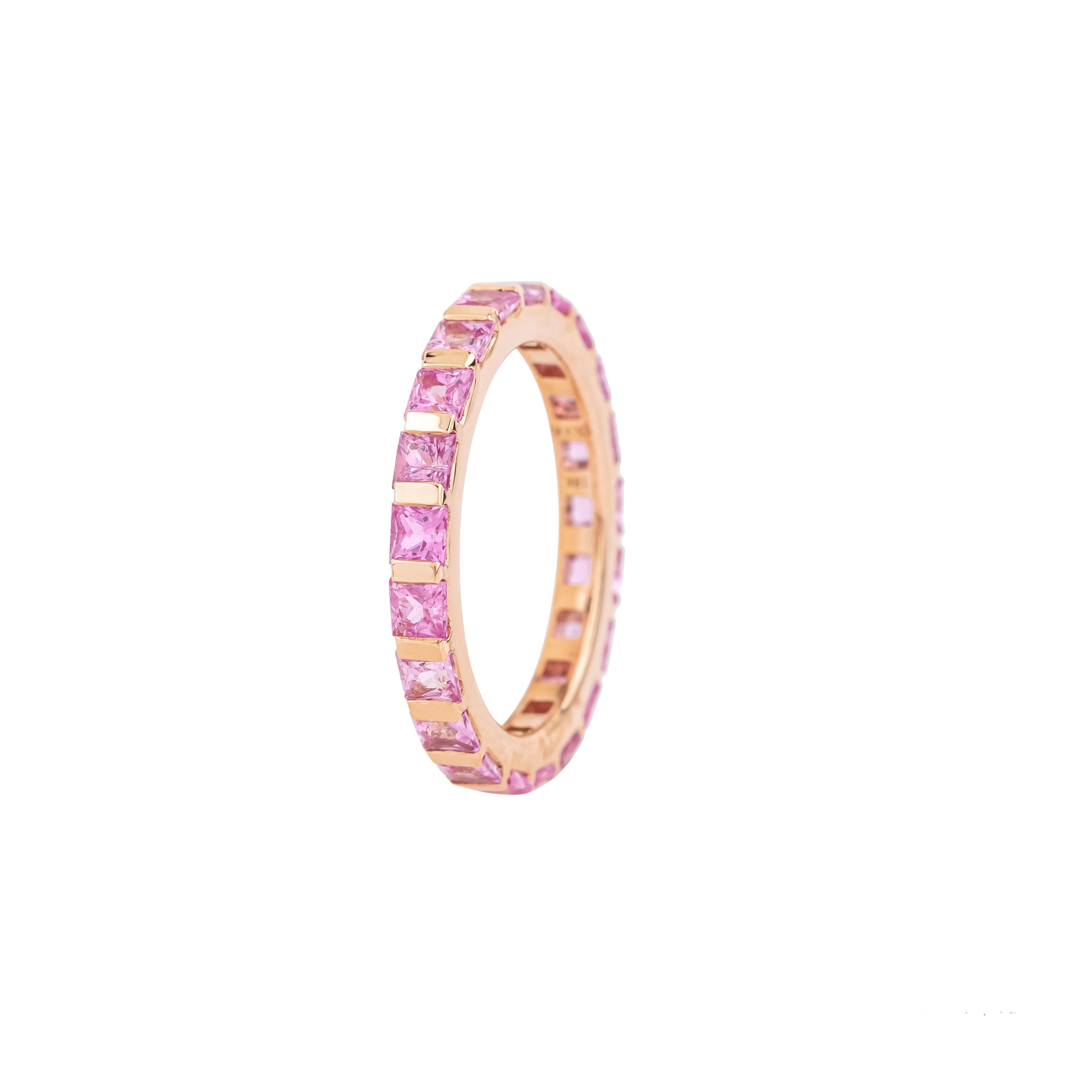 18 Karat Gold 2.82 Carat Pink Sapphire Eternity Ring In New Condition For Sale In Jaipur, IN