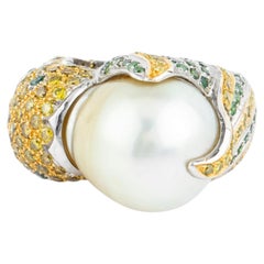 Anillo cóctel de perlas y diamantes en oro de 18 quilates de 28,72 quilates